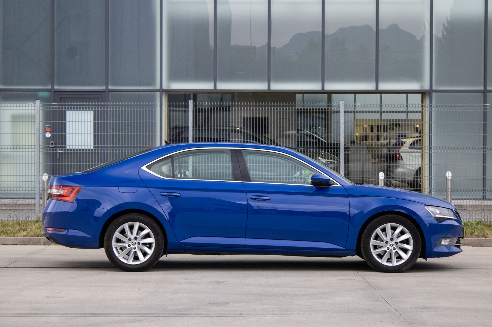 Škoda Superb - fotka 4