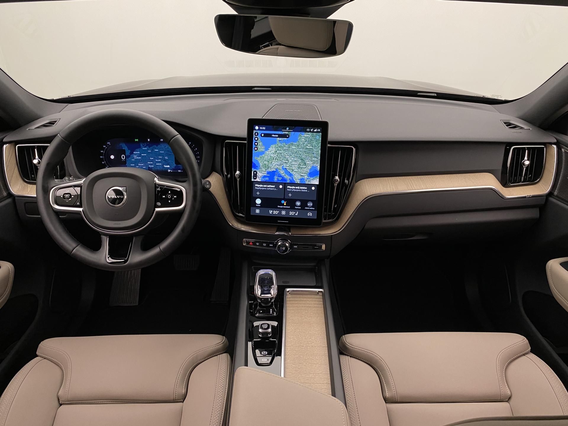 Volvo XC60, B5 AWD PLUS DARK - fotka 2