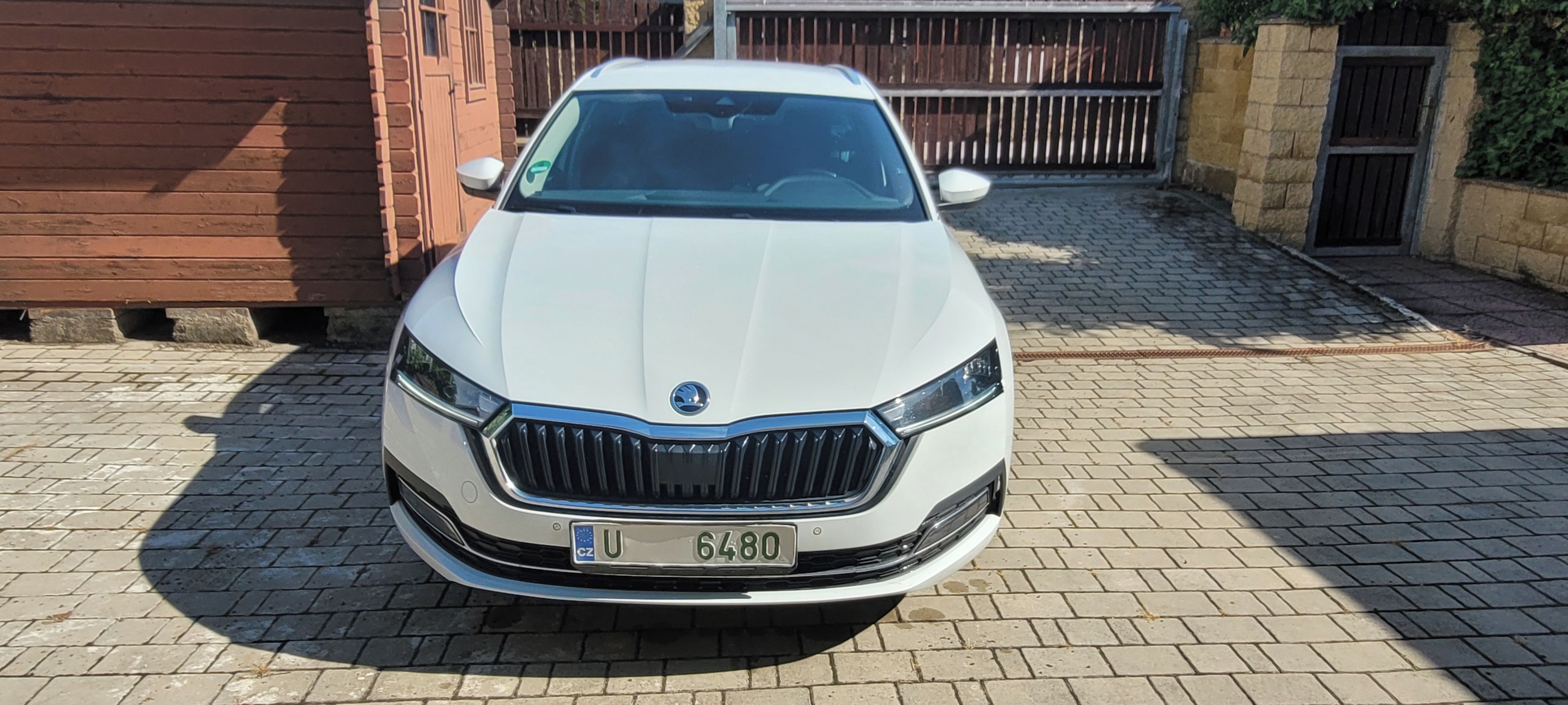 Škoda Octavia, 4 2,0TDi 110kw DSG VIRTUAL - fotka 2