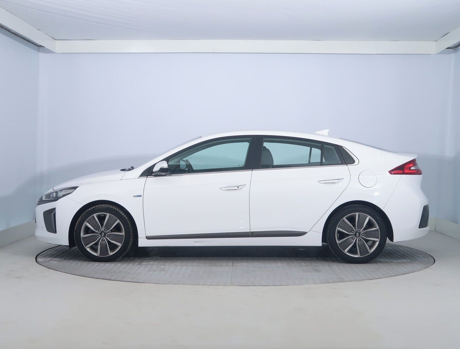 Hyundai Ioniq, Hybrid, Automat, Serv.kniha - fotka 3