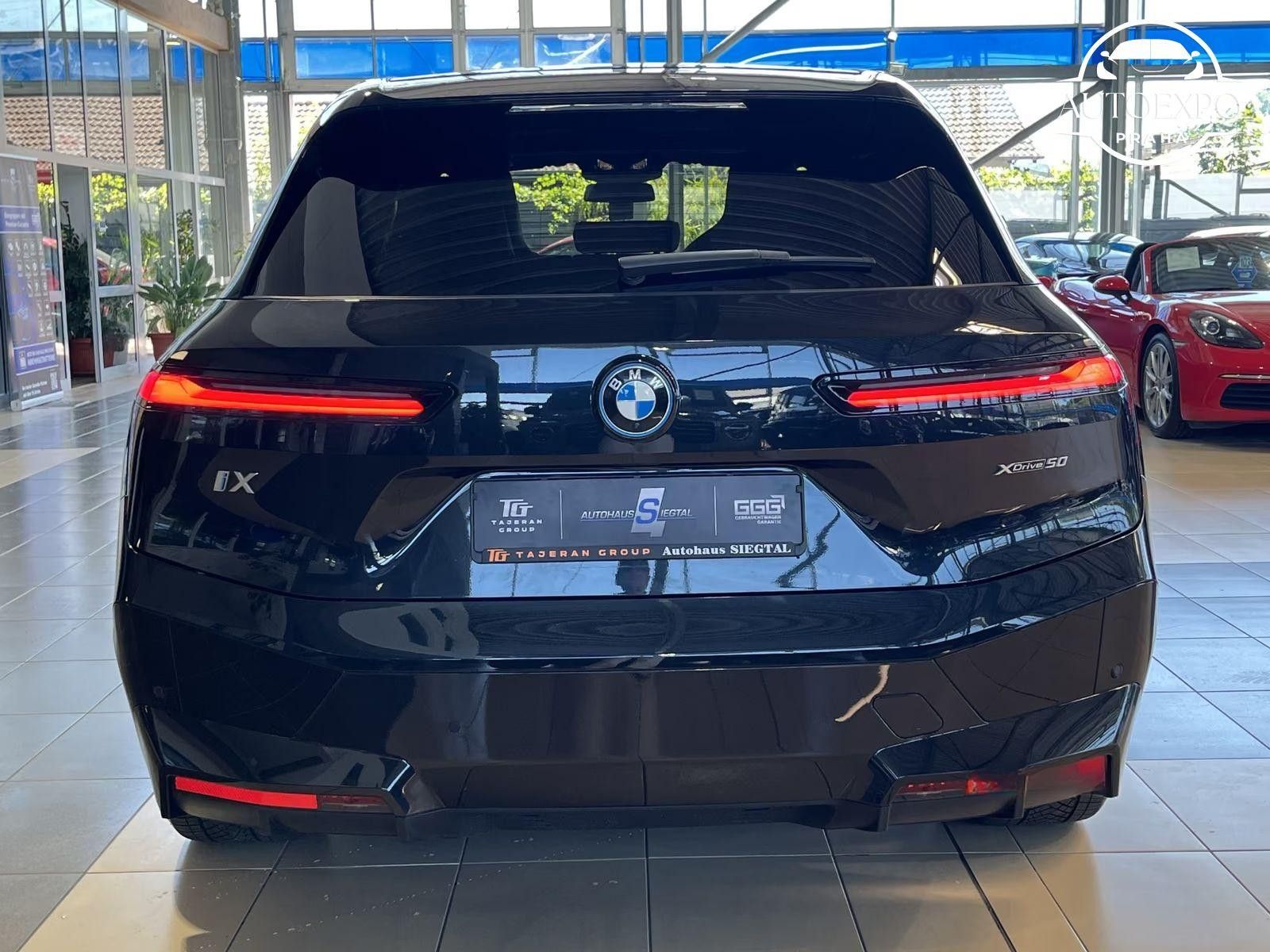 BMW iX, 50* - fotka 6