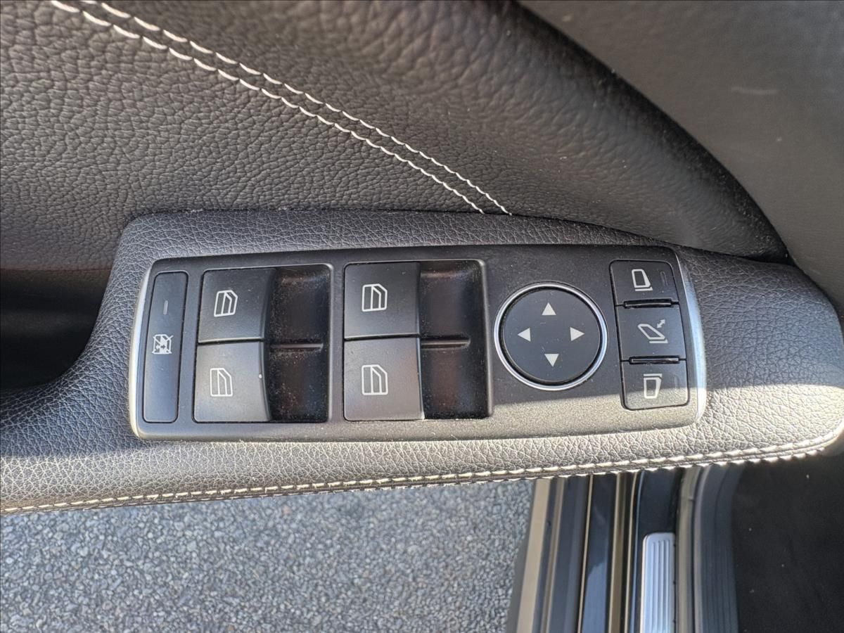 Mercedes-Benz GLA, 1,6 200i 115kW Xen,Kamera,Navi - fotka 4