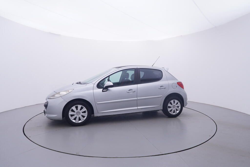 Peugeot 207, 1.4 16V 65 kW - fotka 2