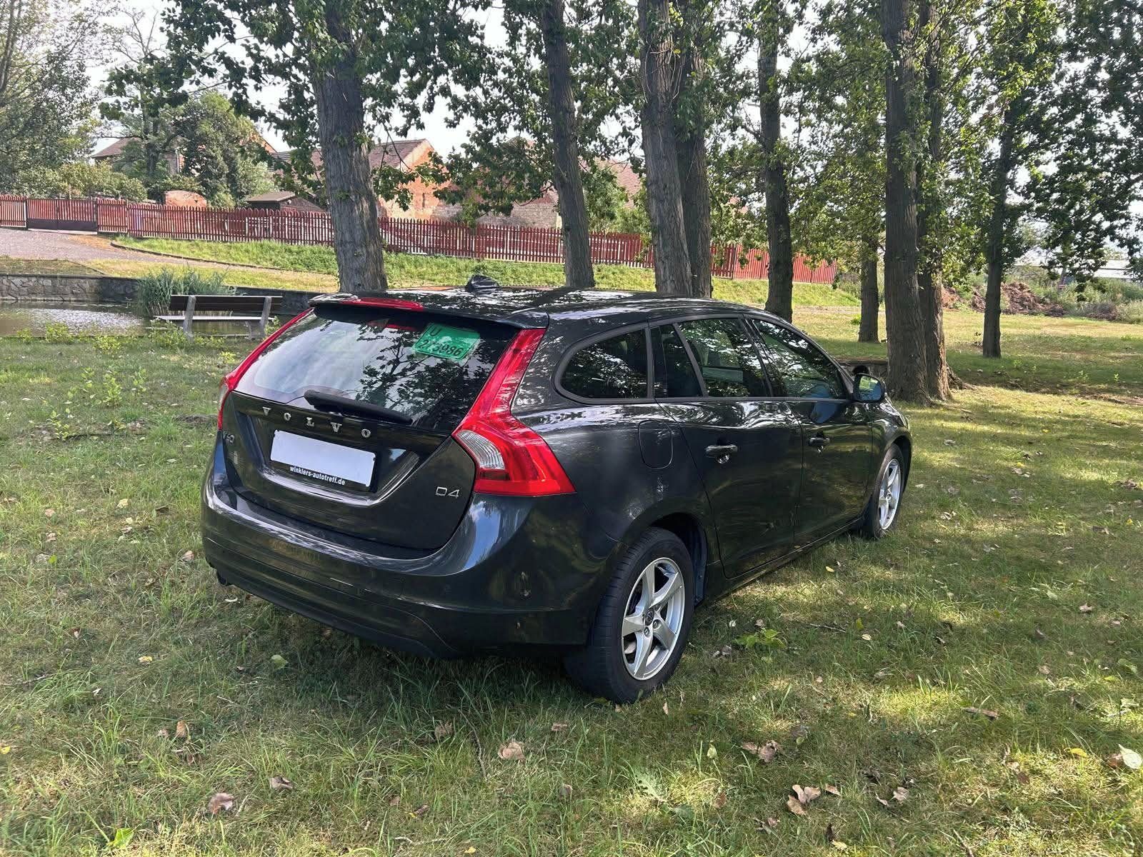 Volvo V60, 2,0 120 KW D4 PĚTIVÁLEC - fotka 5