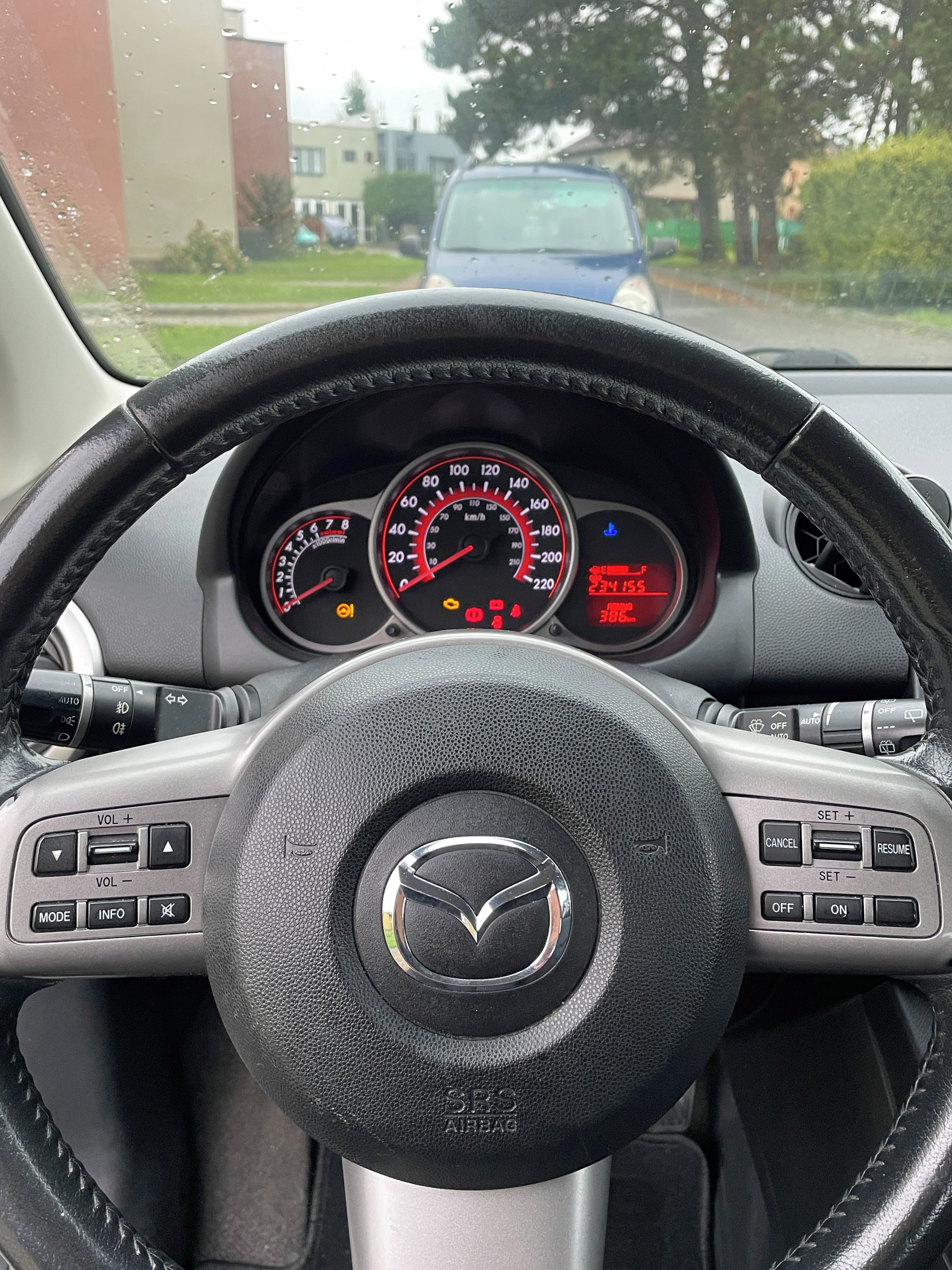 Mazda 2, 1.5 tempomat - fotka 6