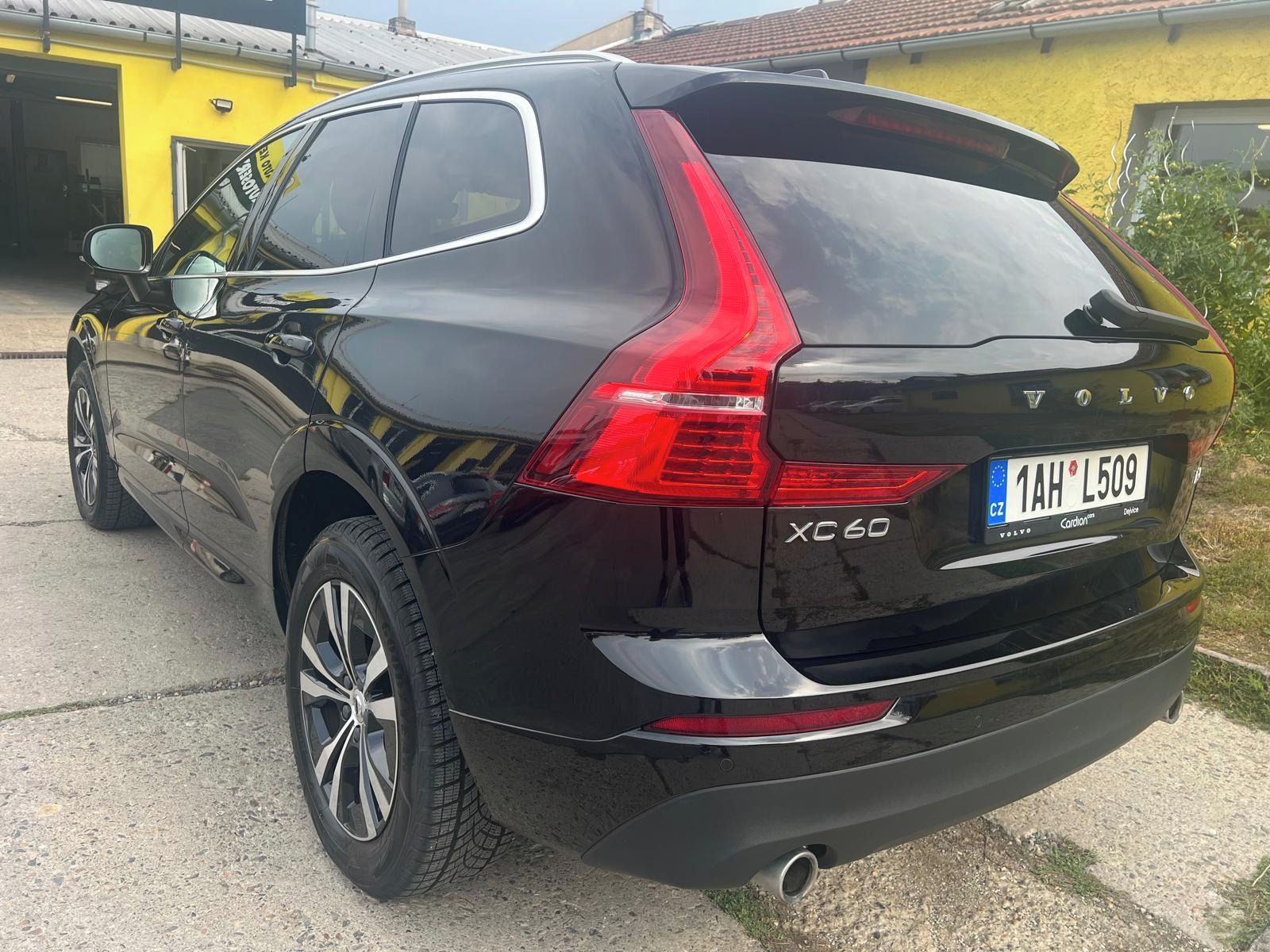 Volvo XC60, XC60 B4 D 145 kW - fotka 5