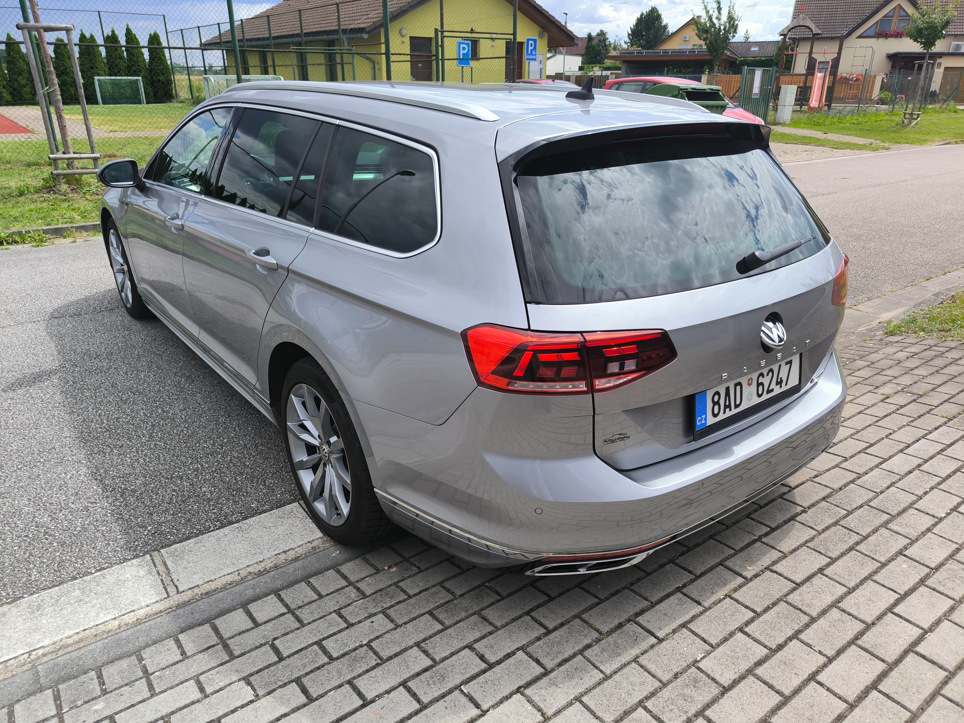 Volkswagen Passat, 2.0TDI 140kW 4MOTION R-line ČR - fotka 4