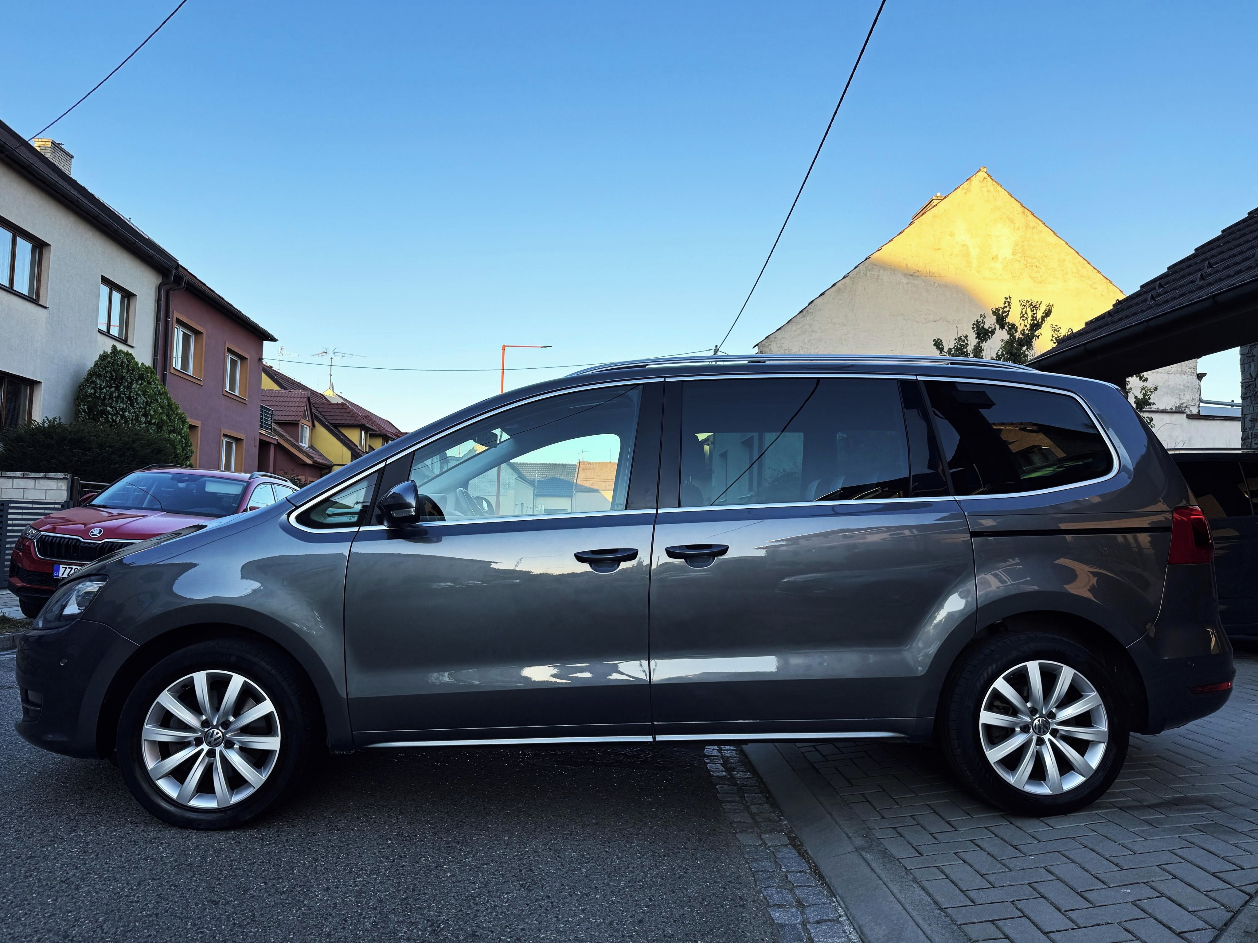 Volkswagen Sharan, 2.0TDI 7MÍST,DSG,XENONY,KAMERA - fotka 4
