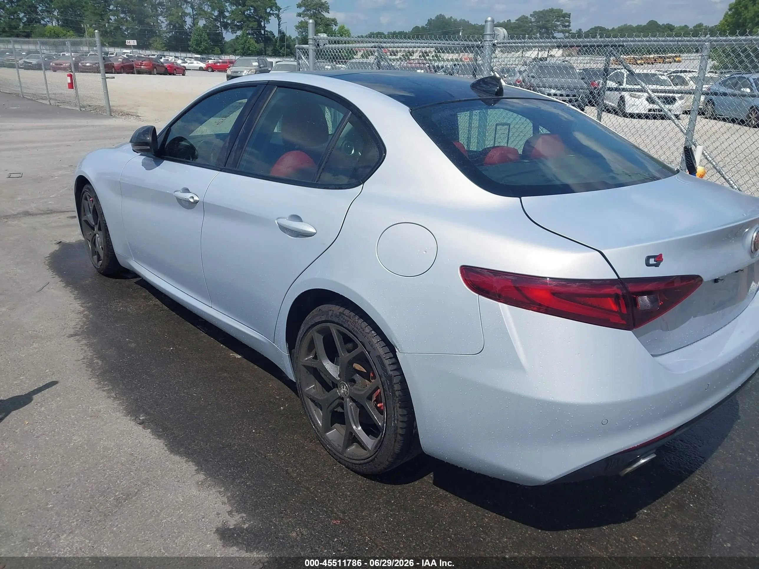 Alfa Romeo Giulia, Auto na cestě - fotka 3