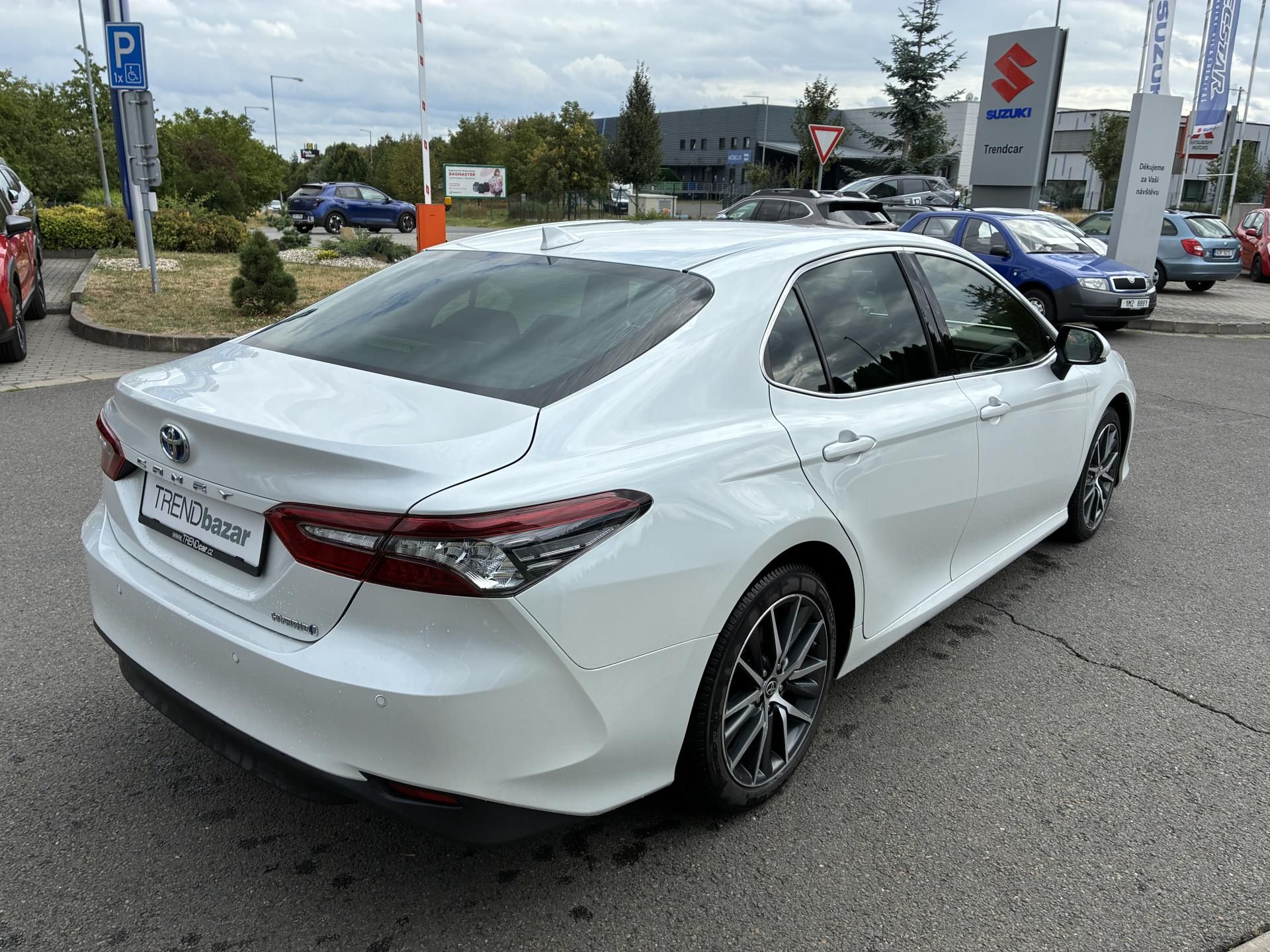 Toyota Camry, 2,5Hybrid Executive - fotka 4