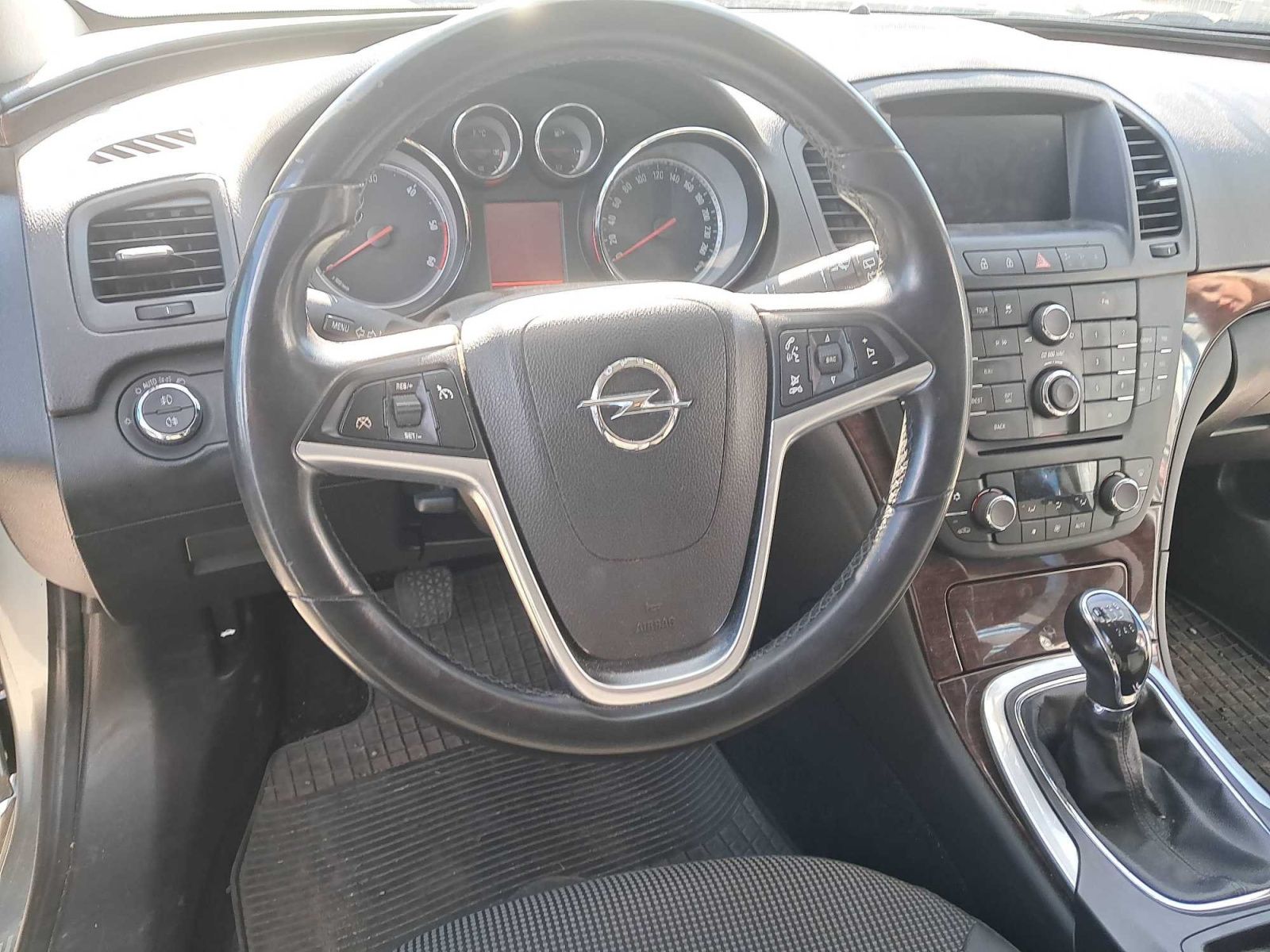 Opel Insignia, 2.0 CDTI, 4X4, Kožené sedačky - fotka 3