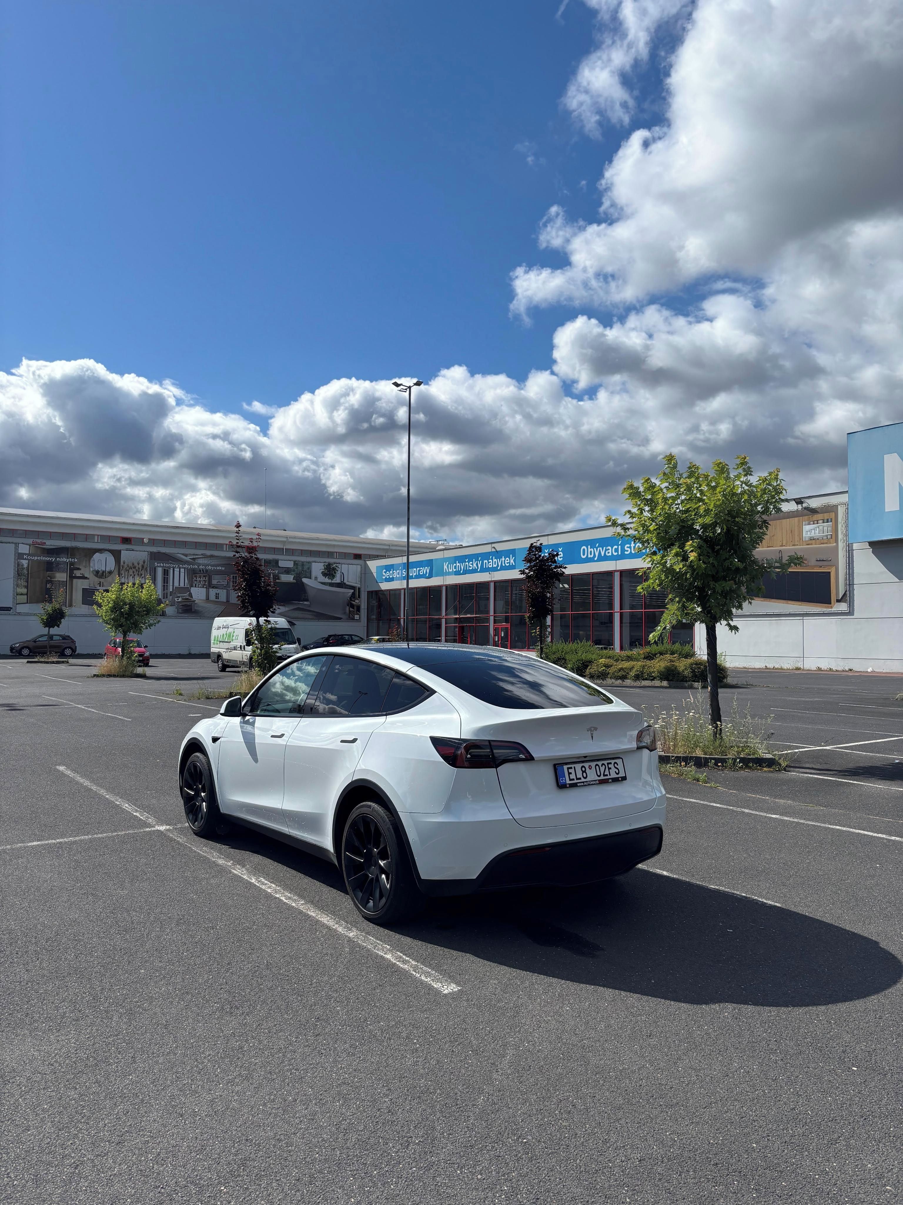 Tesla Model Y, Long range, 89% SOH, Tažné - fotka 4
