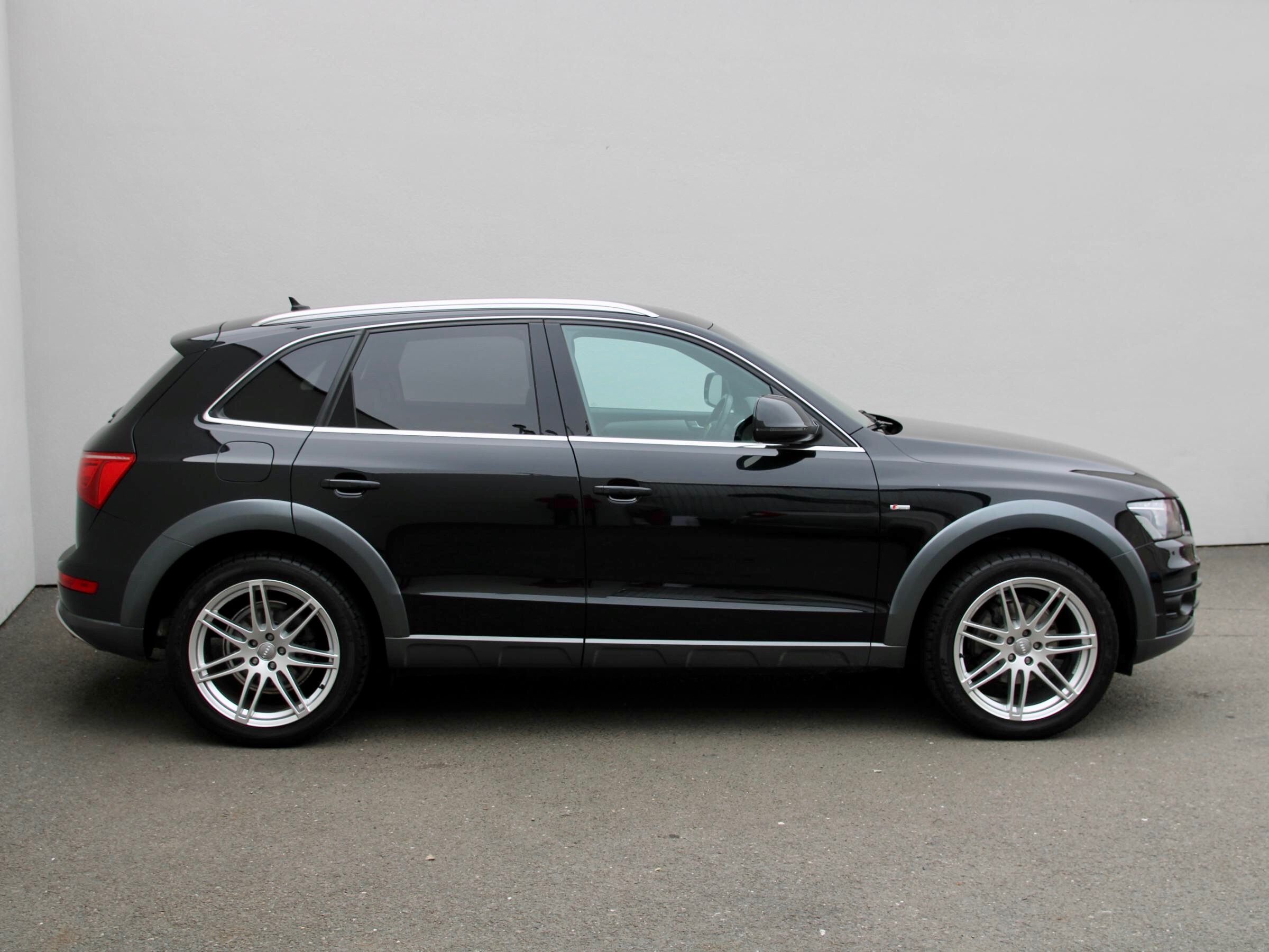 Audi Q5, Audi Q5 2,0 TFSi 155kW benzín