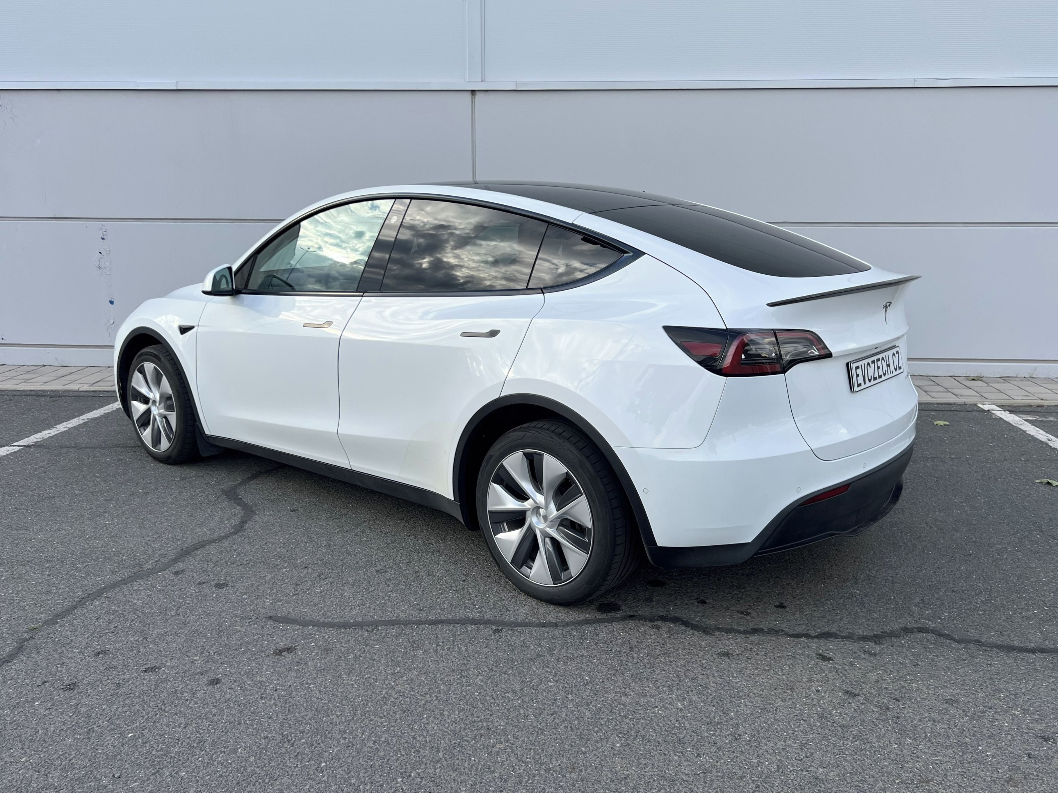 Tesla Model Y, Long Range 90% SOH - fotka 4