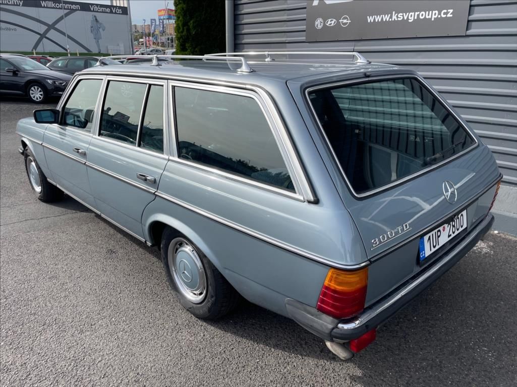Mercedes-Benz 123, 2,9 - fotka 6
