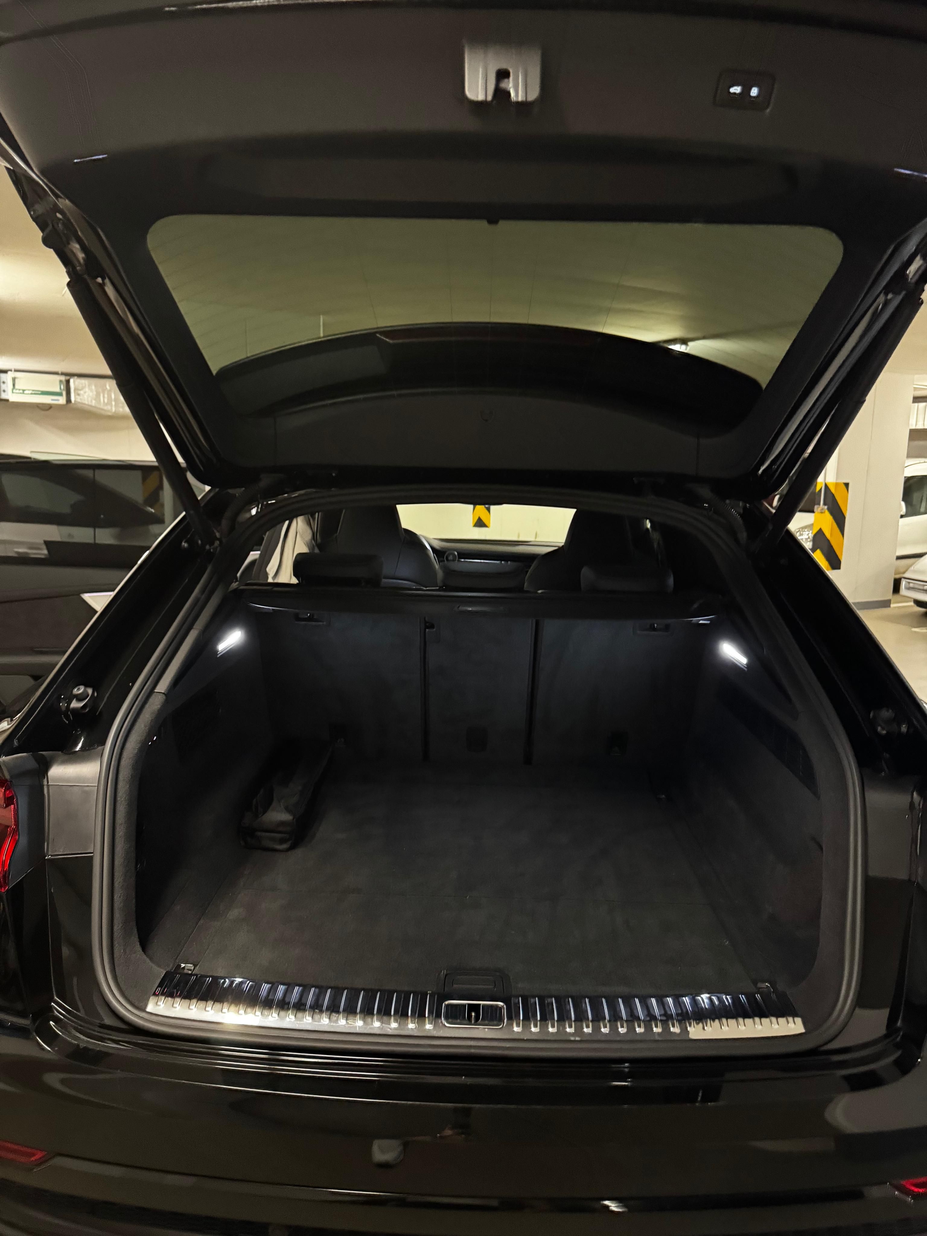 Audi Q8, Audi Q8 50 TDI Quattro S-line - fotka 4