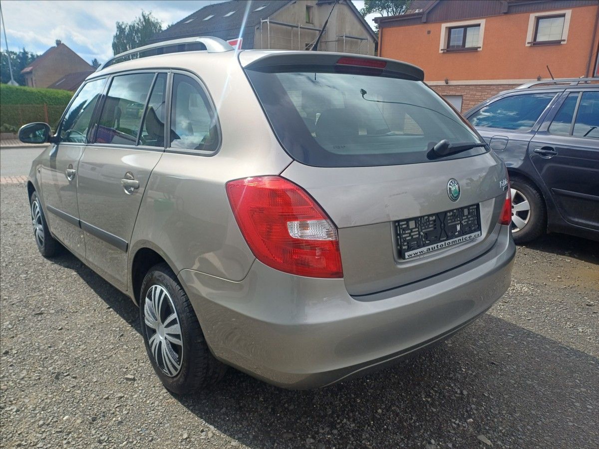 Škoda Fabia, 1,4 16V  kombi - fotka 6