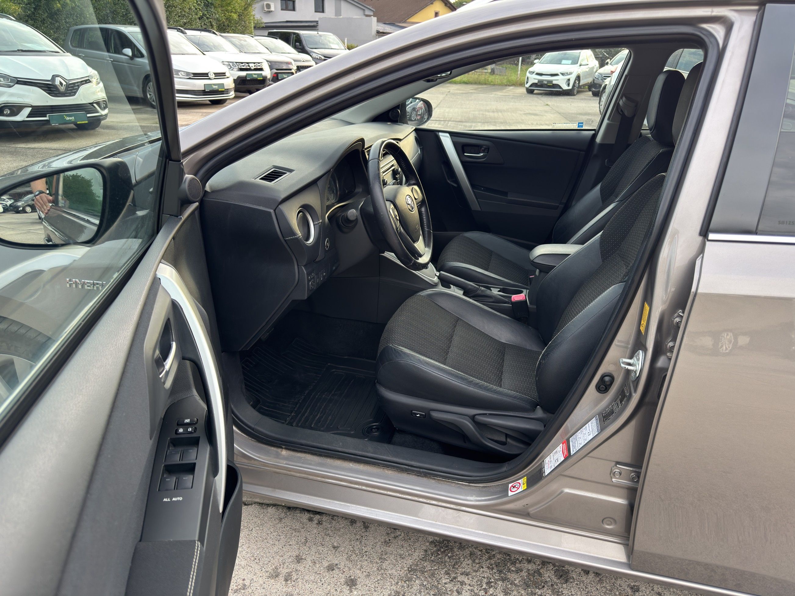 Toyota Auris, 1.8 Hybrid + LPG 73 kW - fotka 4