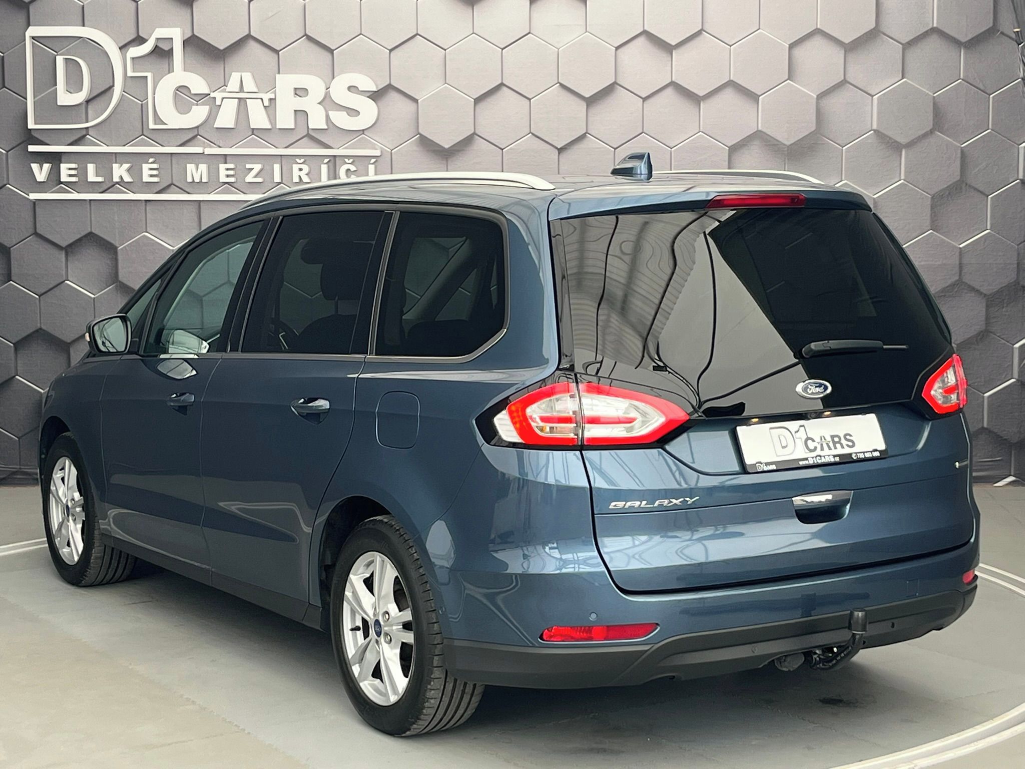 Ford Galaxy, 2.5 HEV TITANIUM 7 míst - fotka 2