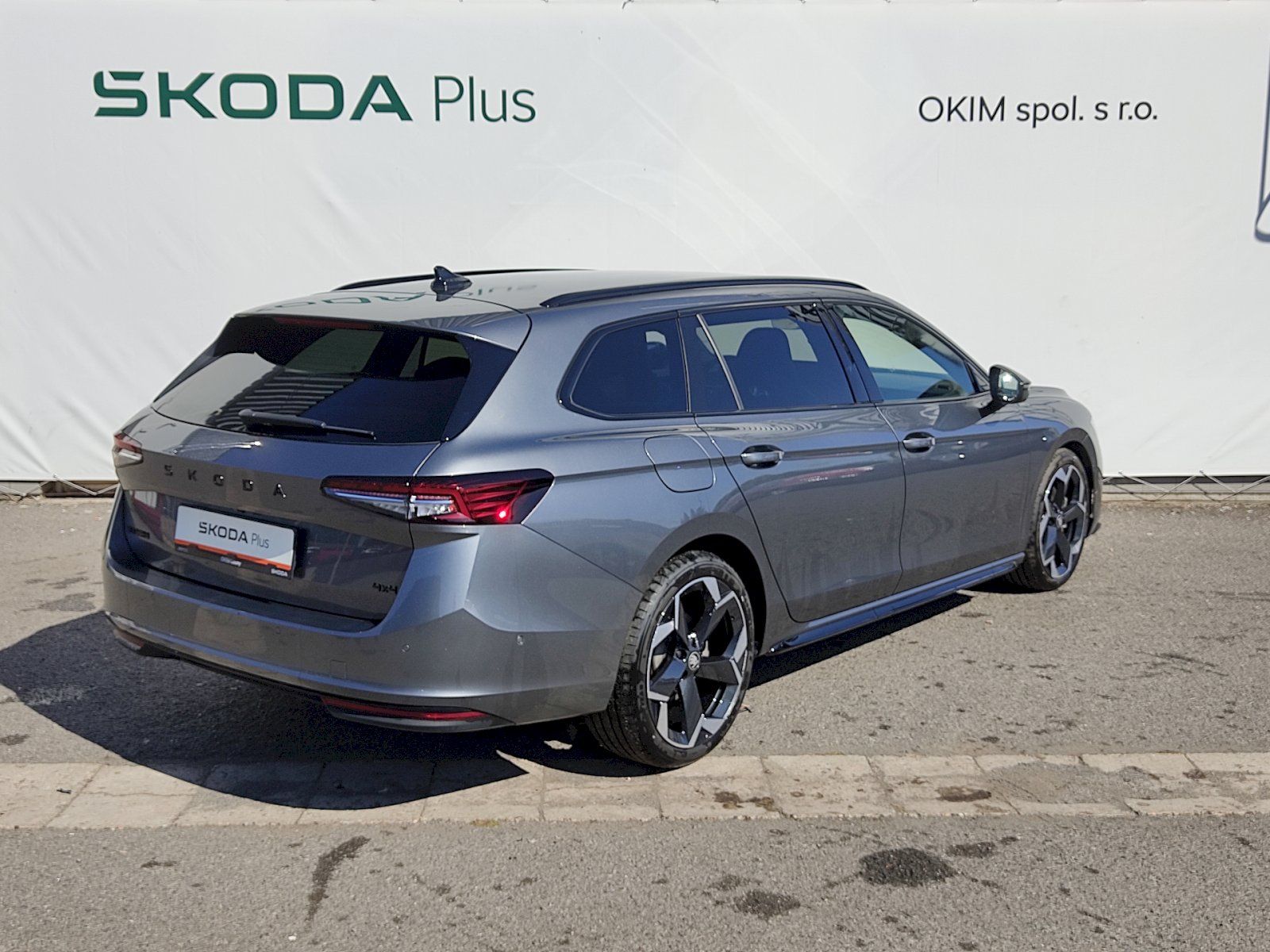 Škoda Superb, Combi SportLine 2,0 Tdi 142 Kw - fotka 2