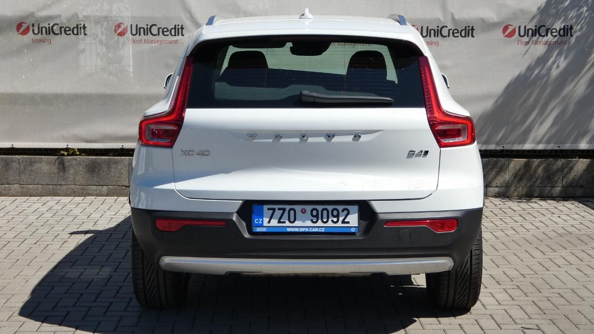 Volvo XC40, B4 mHEV AWD aut. Momentum Pro - fotka 4