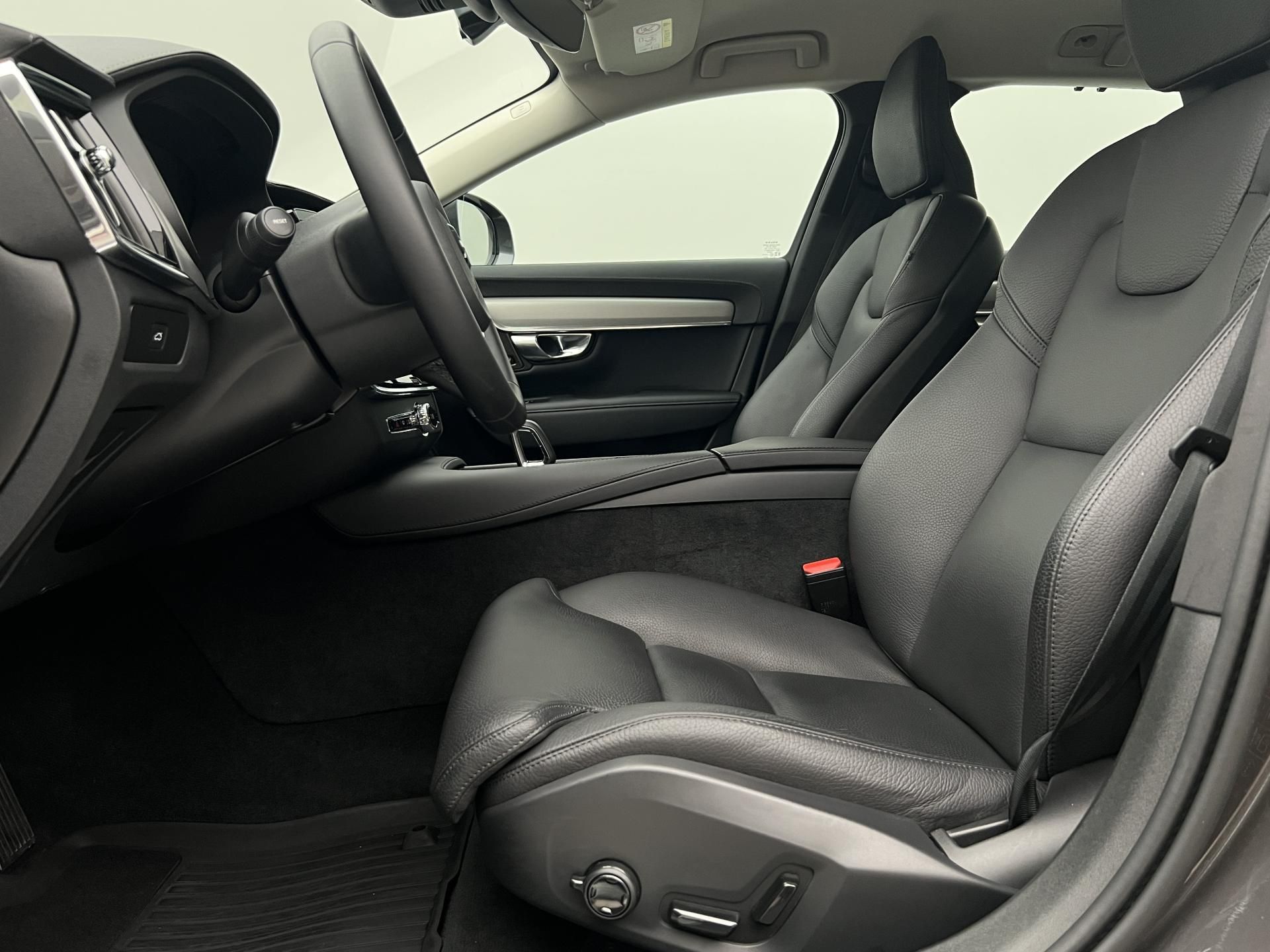 Volvo V90, CC B4 AWD BRIGHT PLUS AUT CZ - fotka 3
