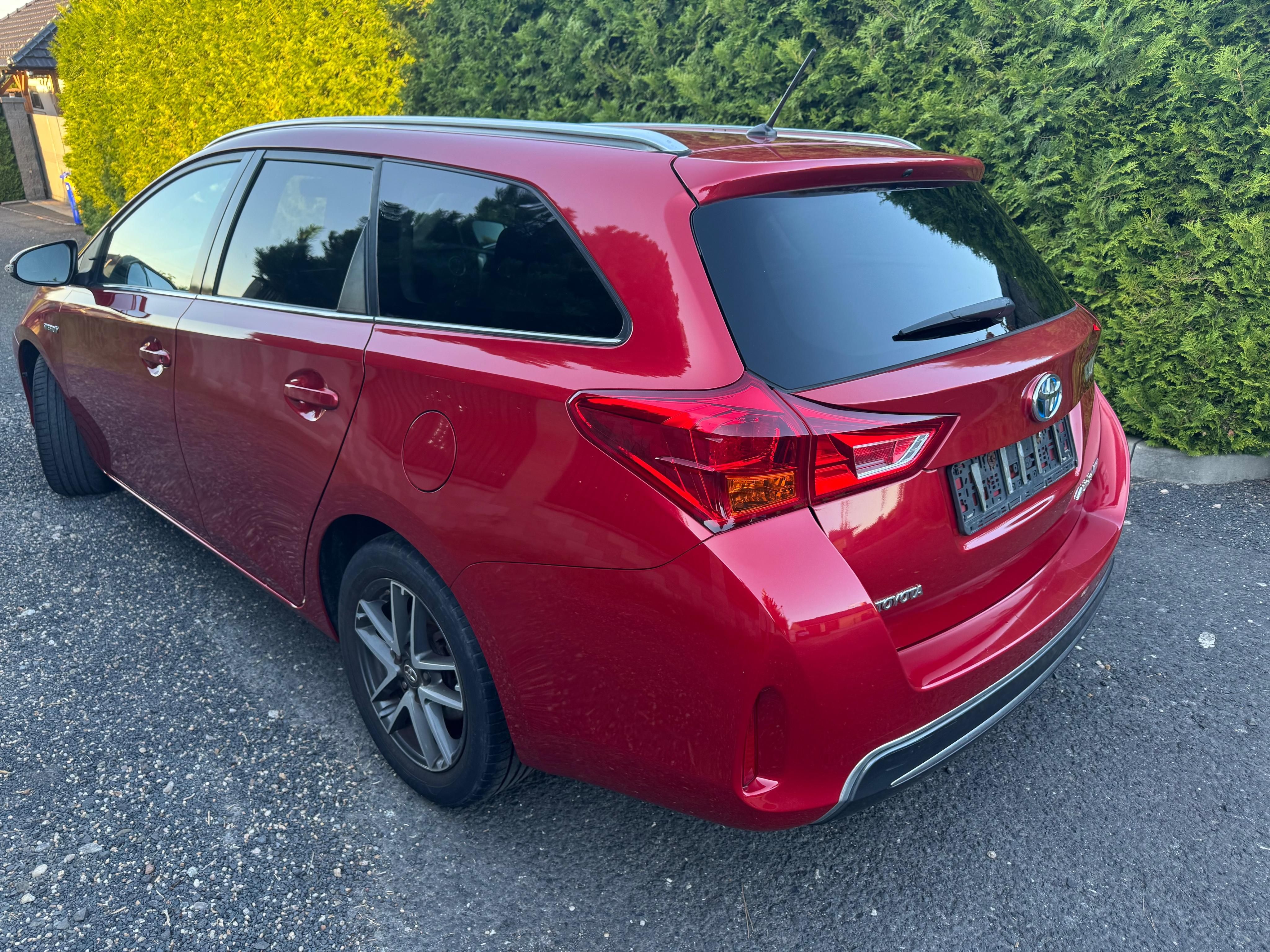 Toyota Auris, 1.8i hybrid naj 141tis.km - fotka 4