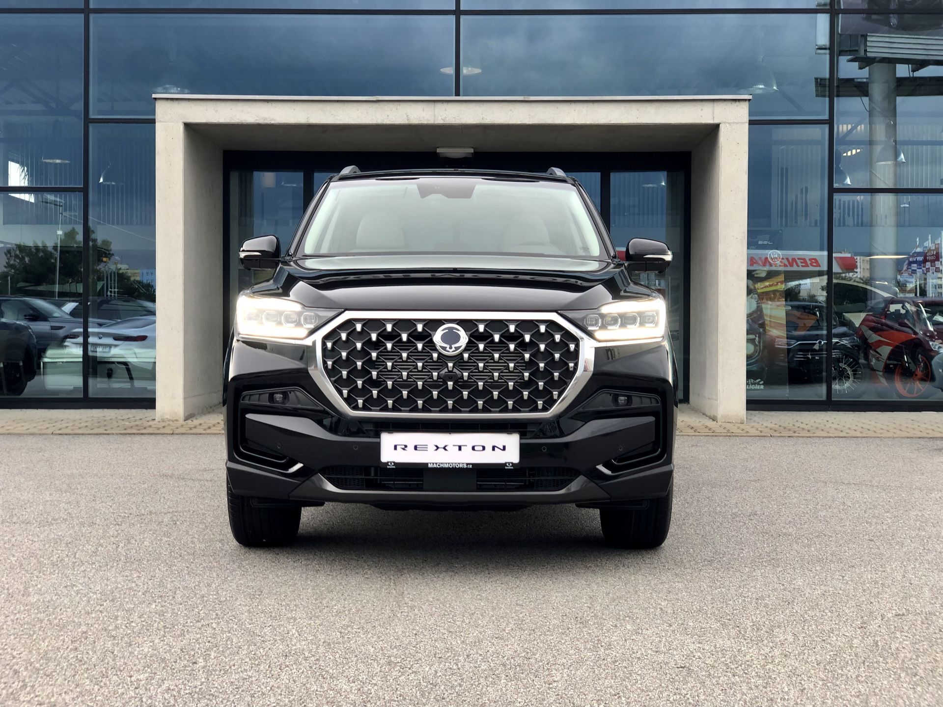 KGM Rexton, Club AWD A8 7místné - fotka 2