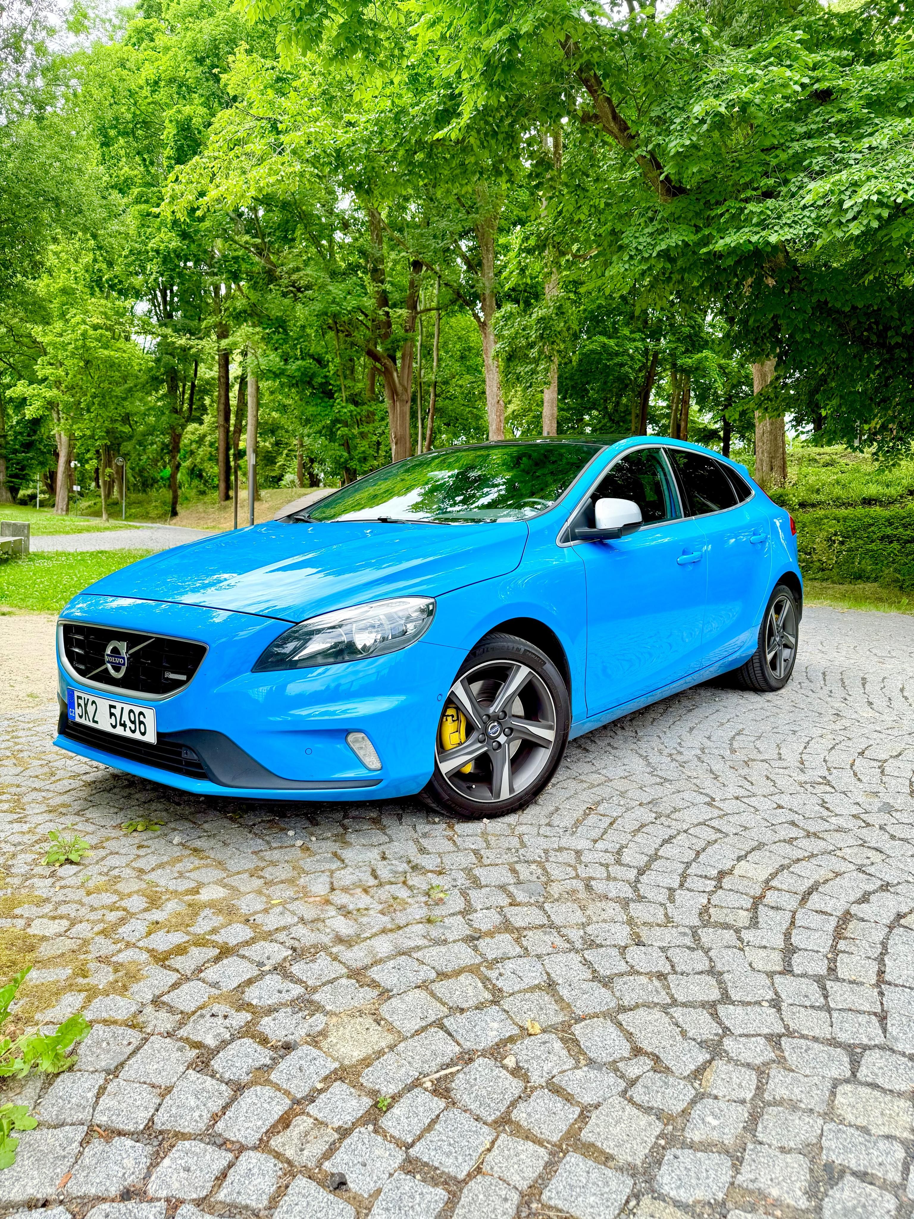 Volvo V40, R Design - Rebel Blue - fotka 3