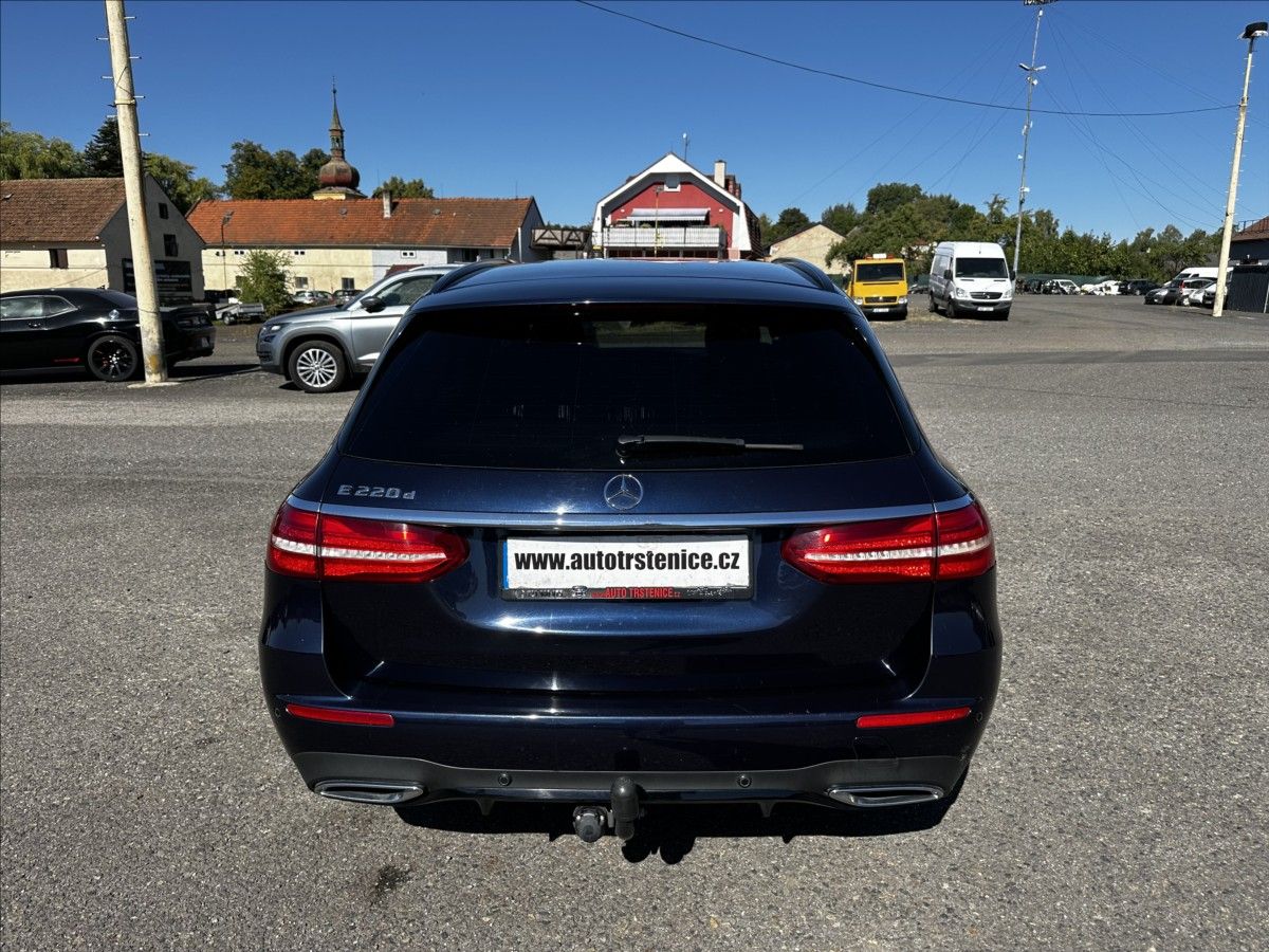 Mercedes-Benz Třídy E, 2,0 220d-NAVI-TAŽNÉ ZAŘÍZENÍ - fotka 4