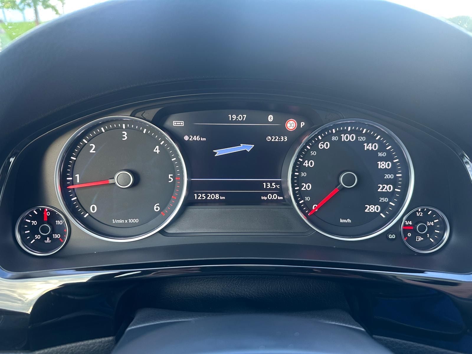 Volkswagen Touareg, 3.0 TDi R-Line 4x4 - fotka 5