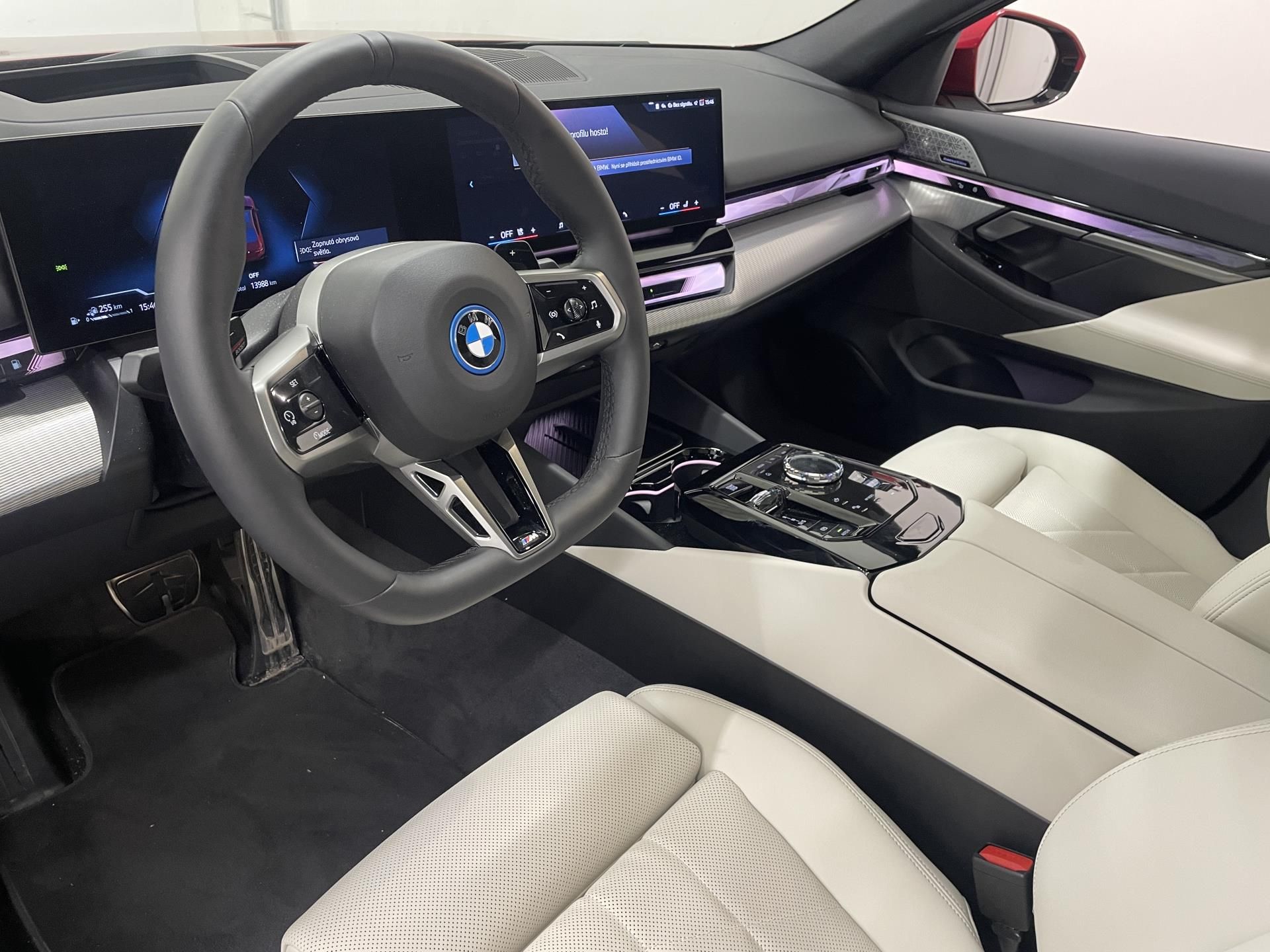 BMW Řada 5, 550e xDrive Tažné Bowers - fotka 6