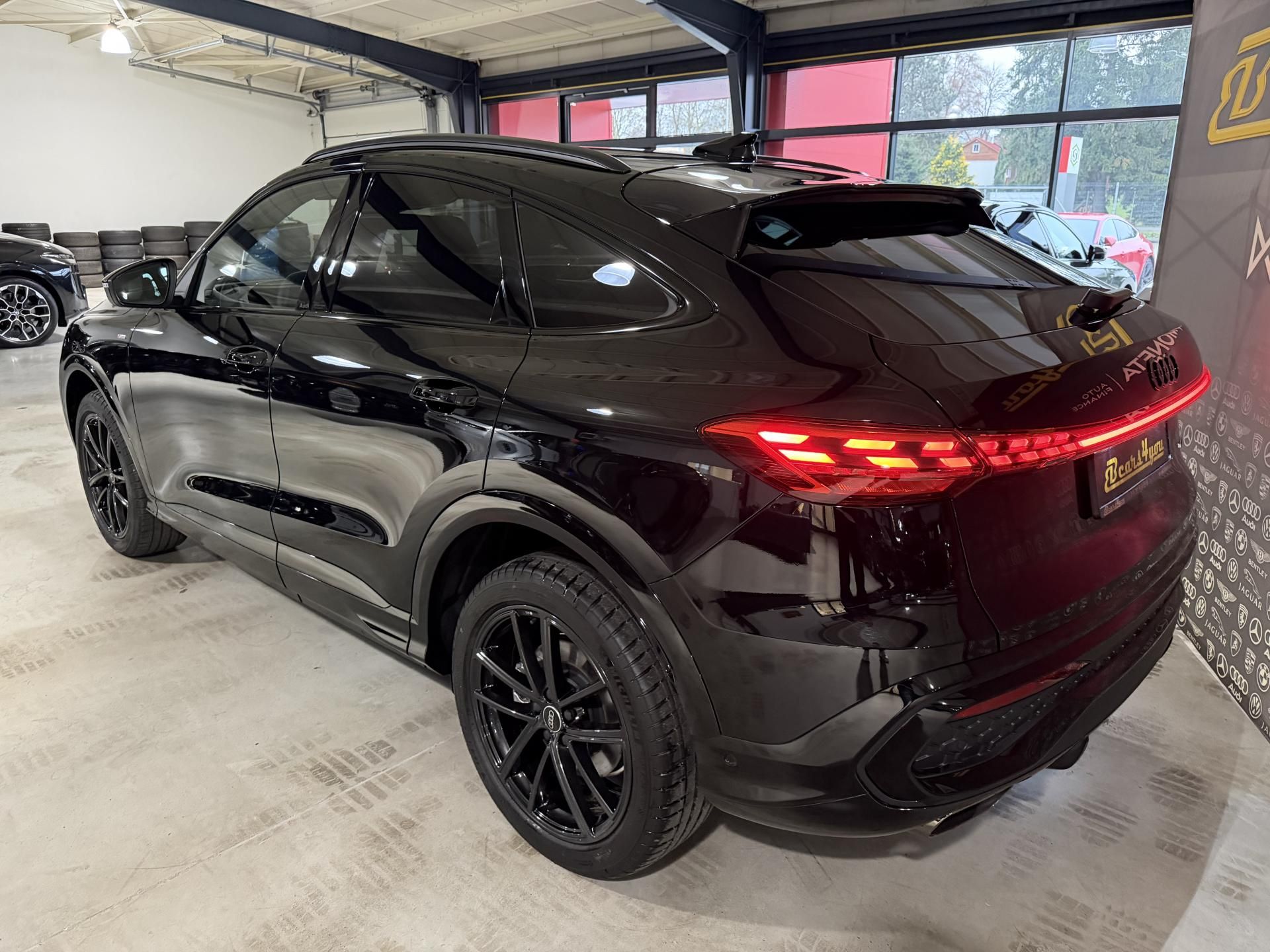 Audi Q5, SB TFSI 150kW 4X4 SLINE R20 3D - fotka 5