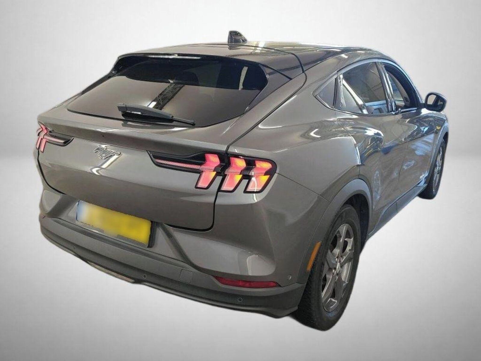 Ford Mustang Mach-E, Standard Range AWD, Automat - fotka 2