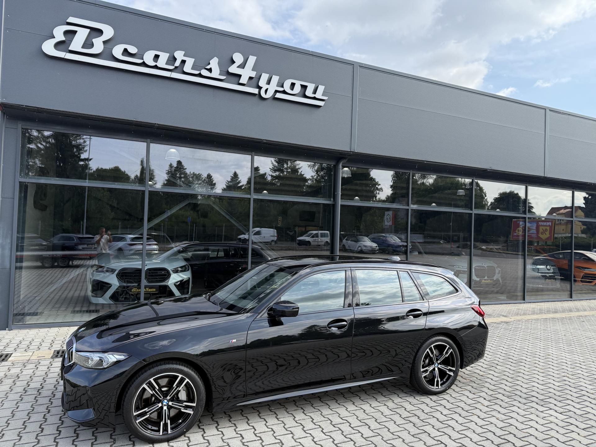 BMW Řada 3, 330i XDRIVE 180kW M-PAKET TOP! - fotka 4
