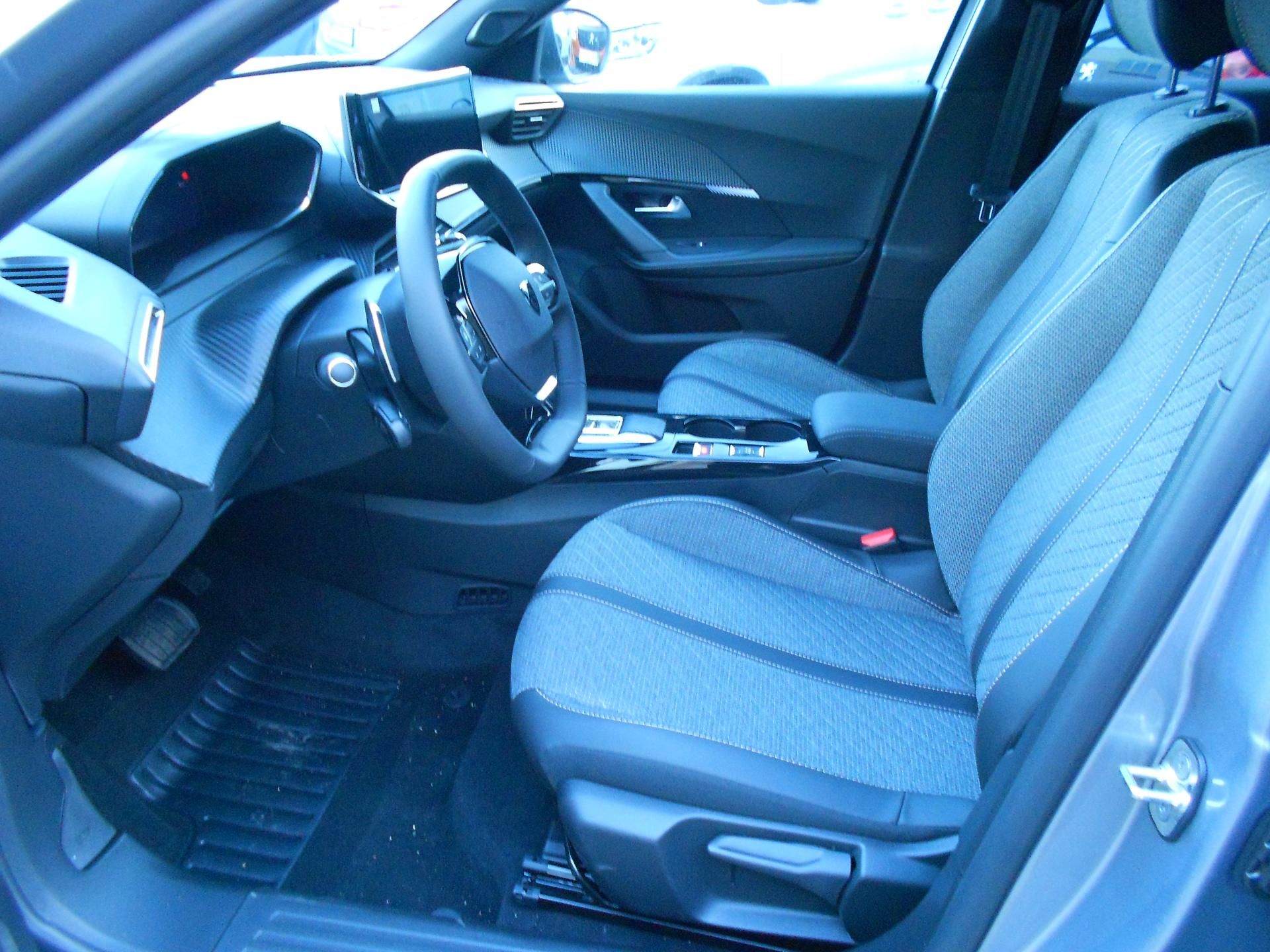 Peugeot 2008, ALLURE Hybrid 145 e-DCS6 - fotka 5