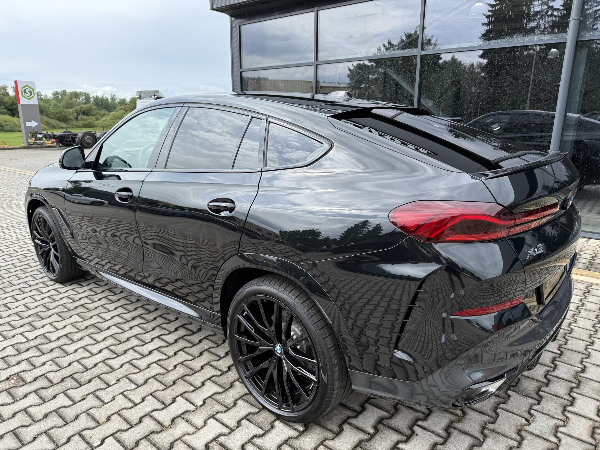 BMW X6, 30XD 210kW M-PAKET VZDUCH HK!! - fotka 6