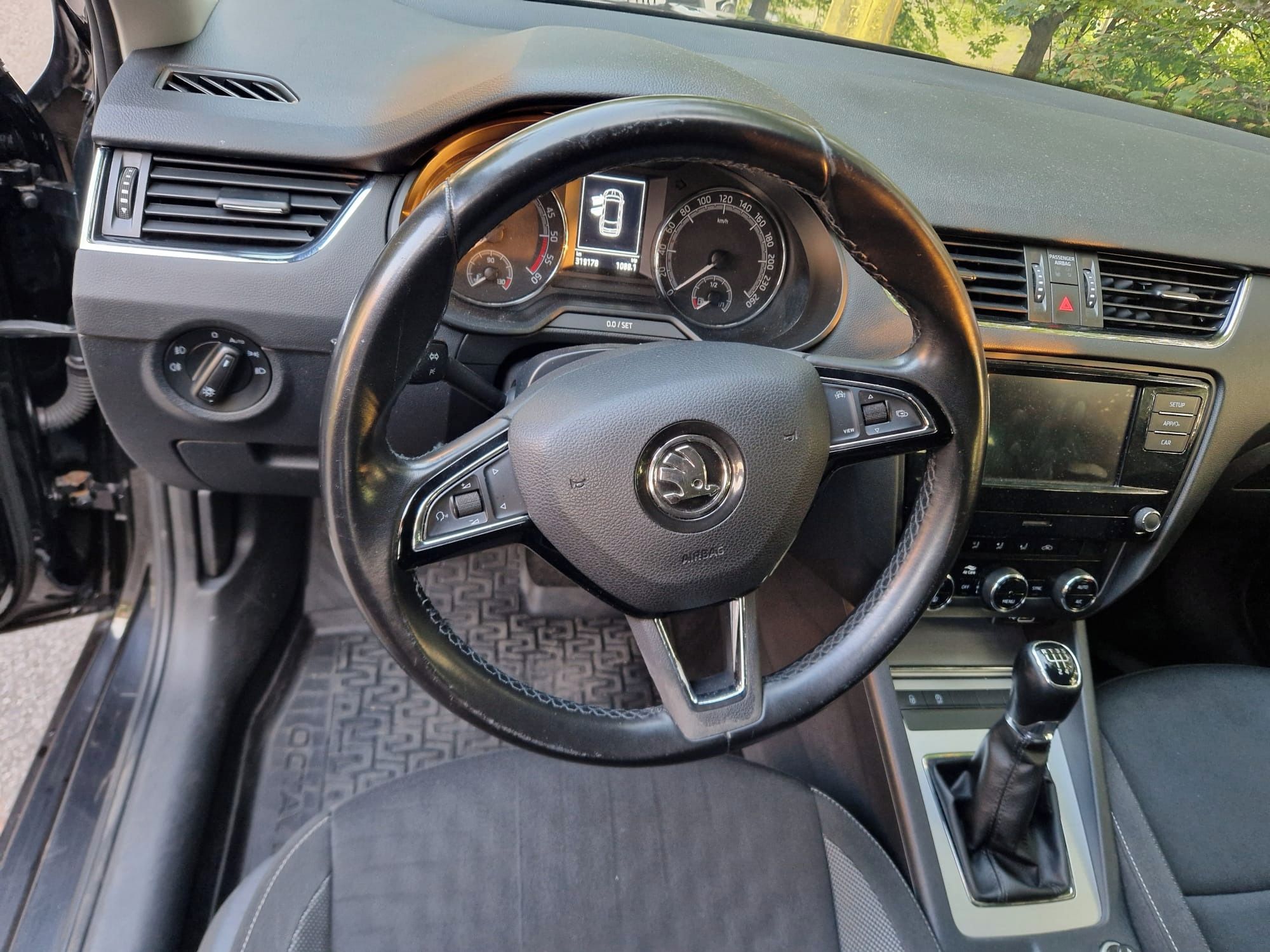 Škoda Octavia, 1.6 TDI, autorizovaný servis - fotka 6