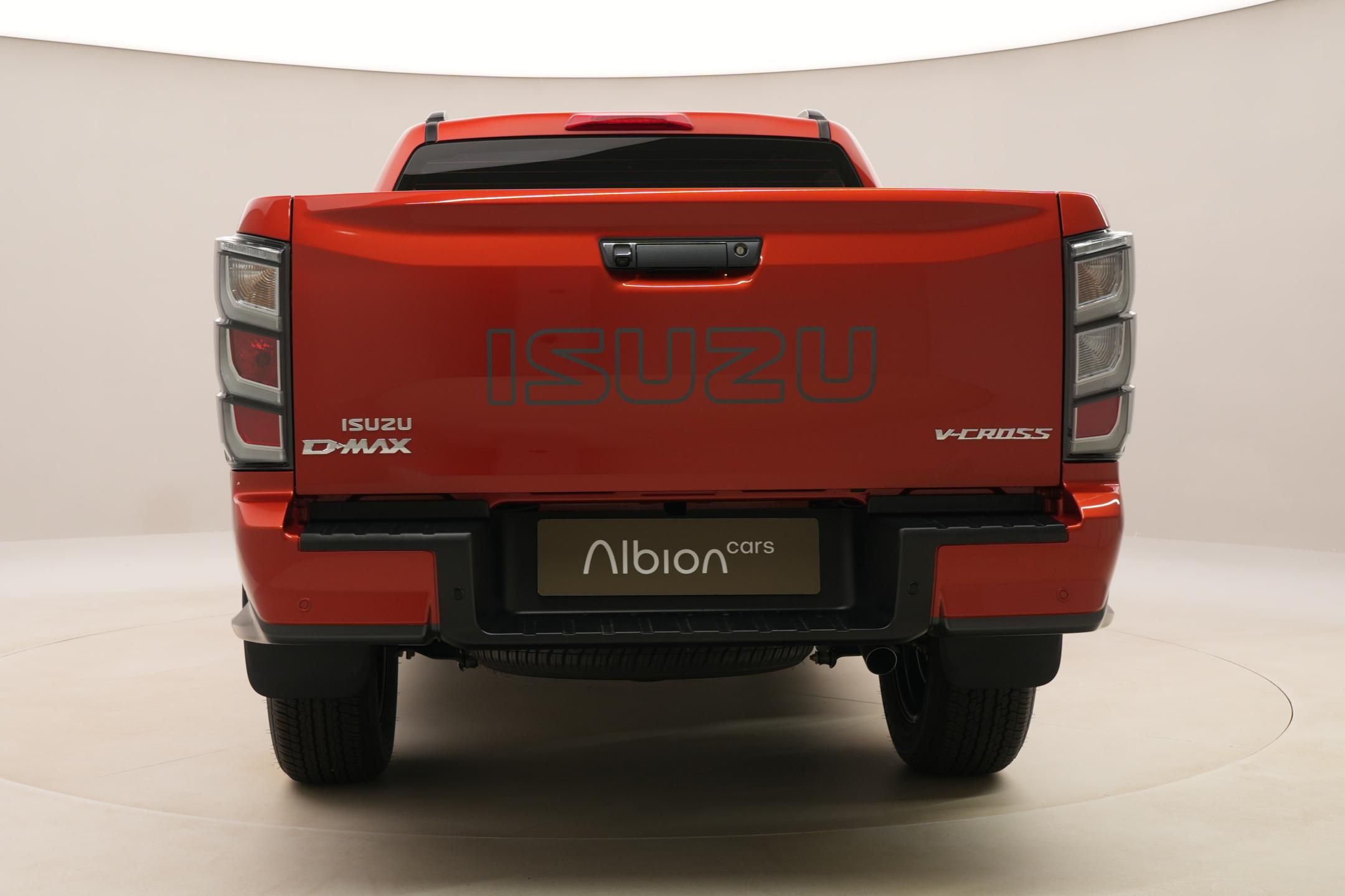 Isuzu D-Max, Double Cab 2,2 V-Cross 4x4 AUT - fotka 4
