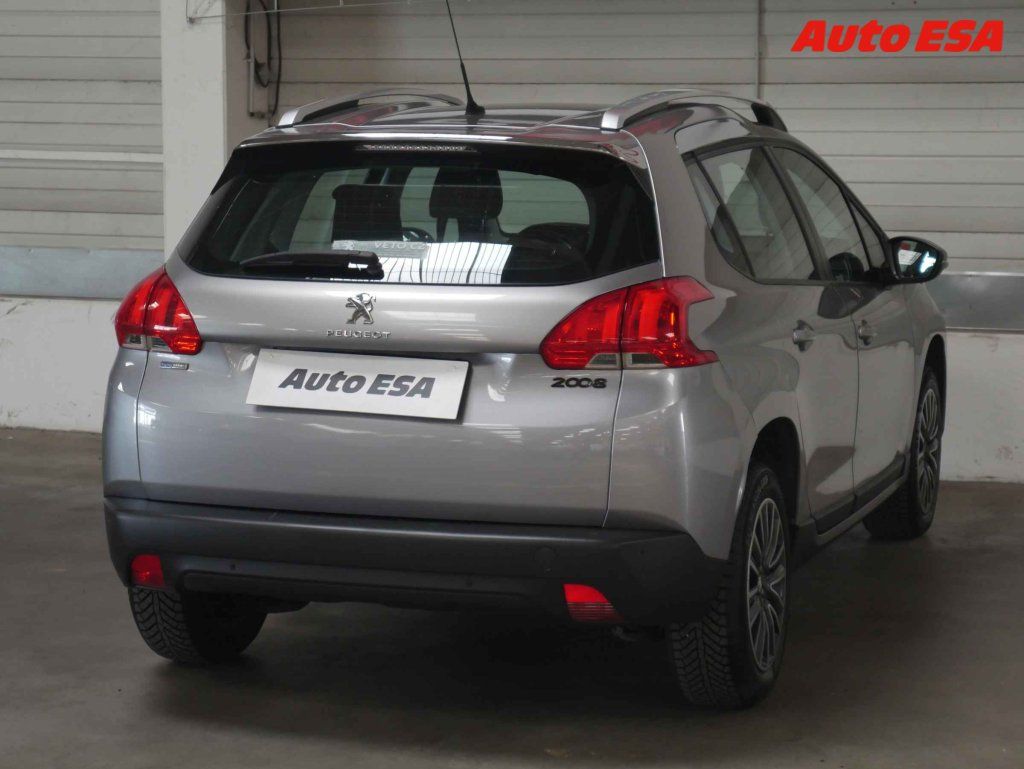 Peugeot 2008, 1.2 - fotka 6