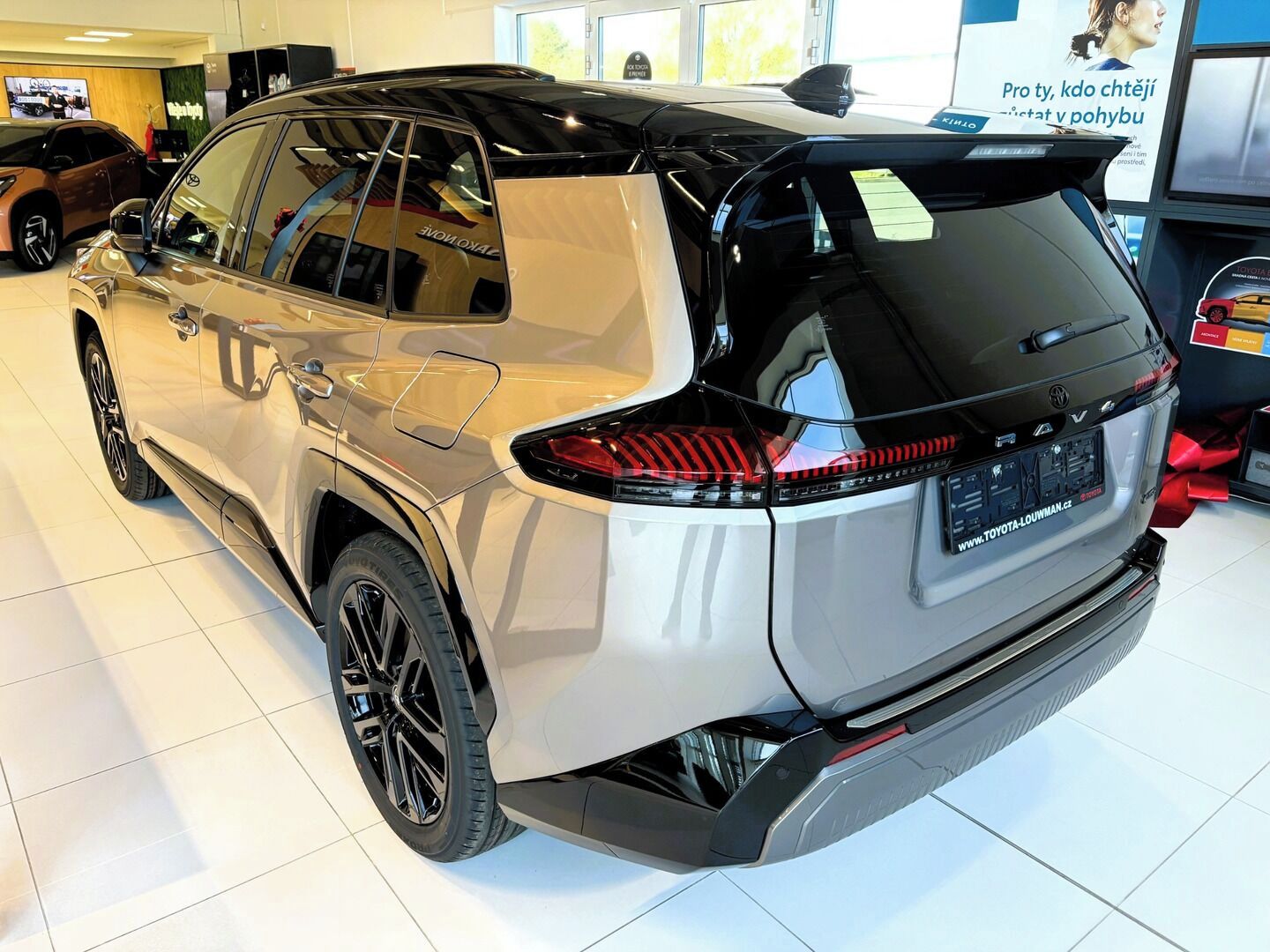 Toyota Rav4, 2,5 Style VIP AWD - fotka 4