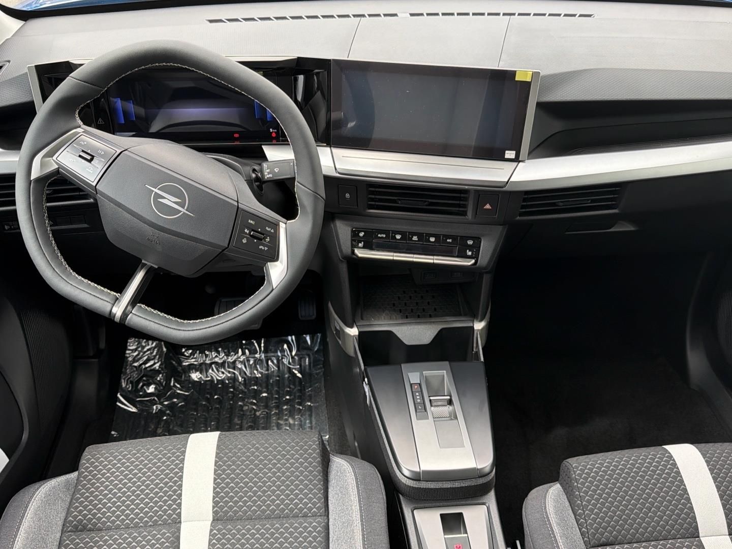 Opel Frontera, 1.2TURBO Hybrid 107kW GS - fotka 4