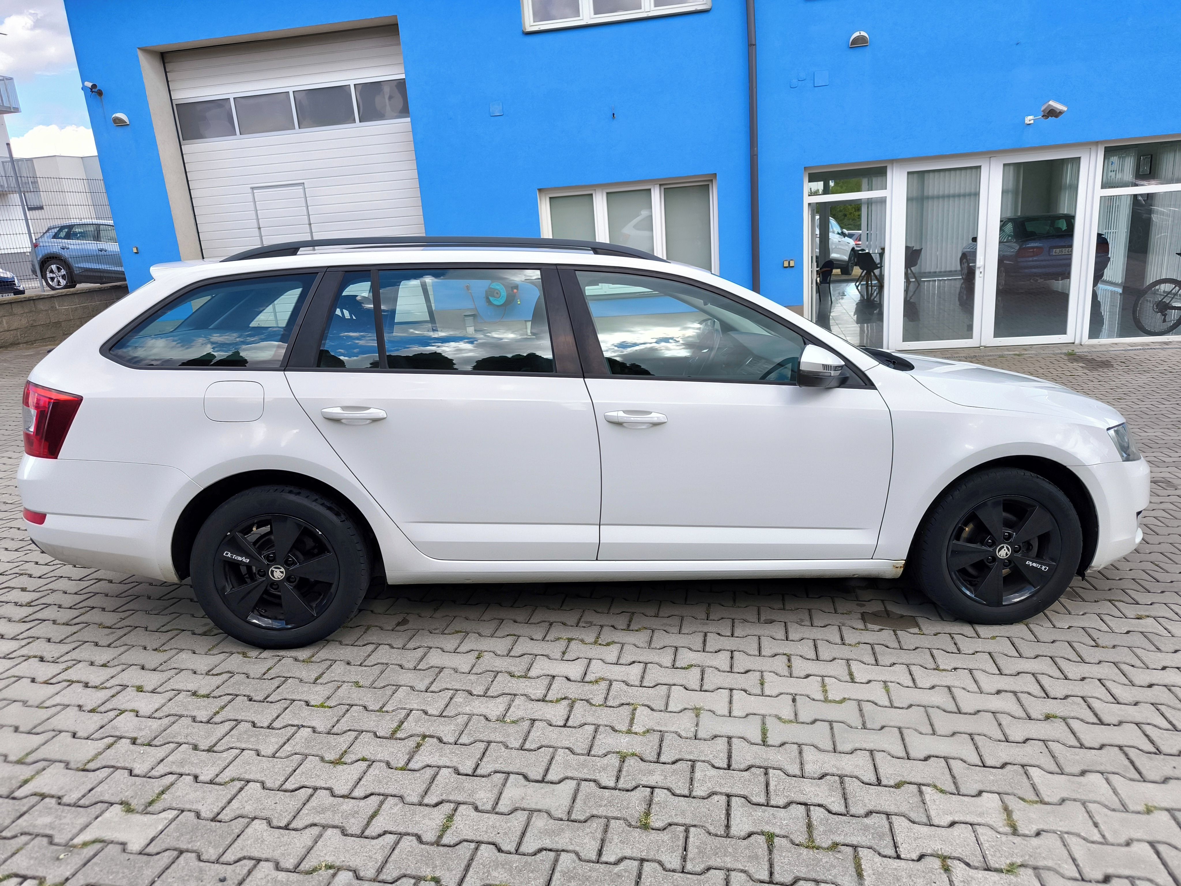 Škoda Octavia, 1.6 TDi Style - fotka 4
