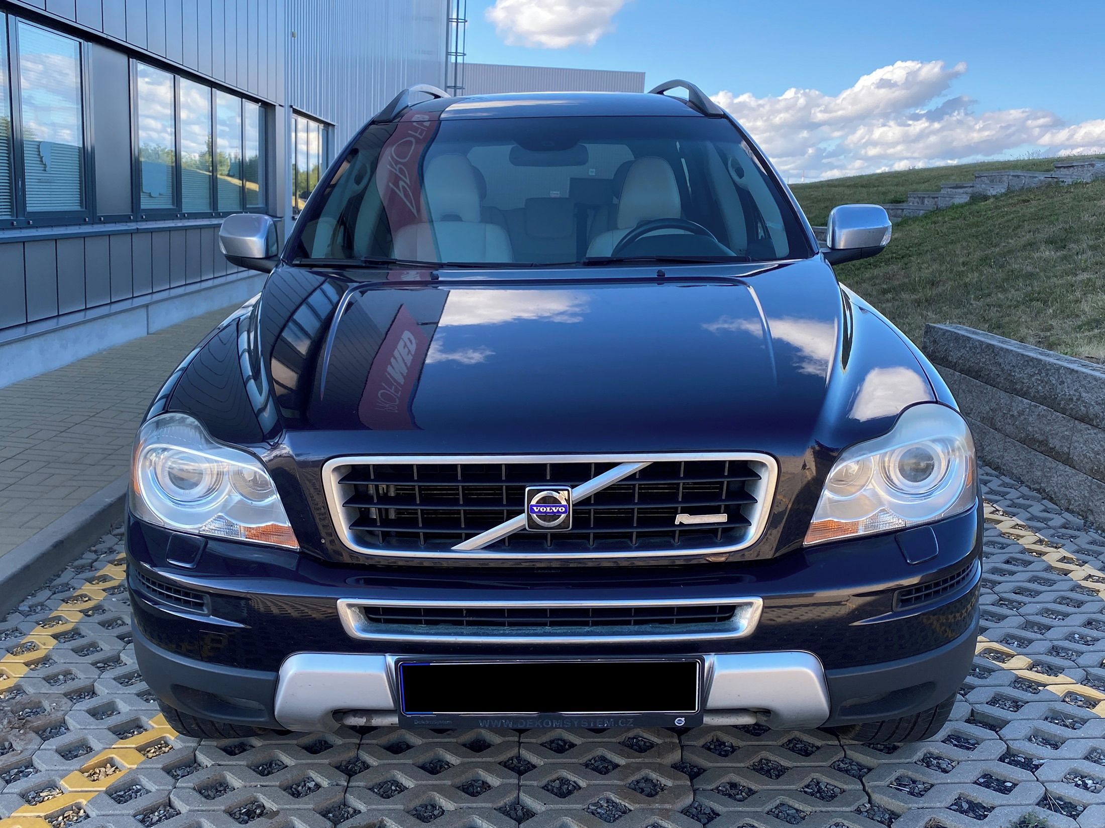 Volvo XC90, 4.4 V8, 7 míst, po servise - fotka 2