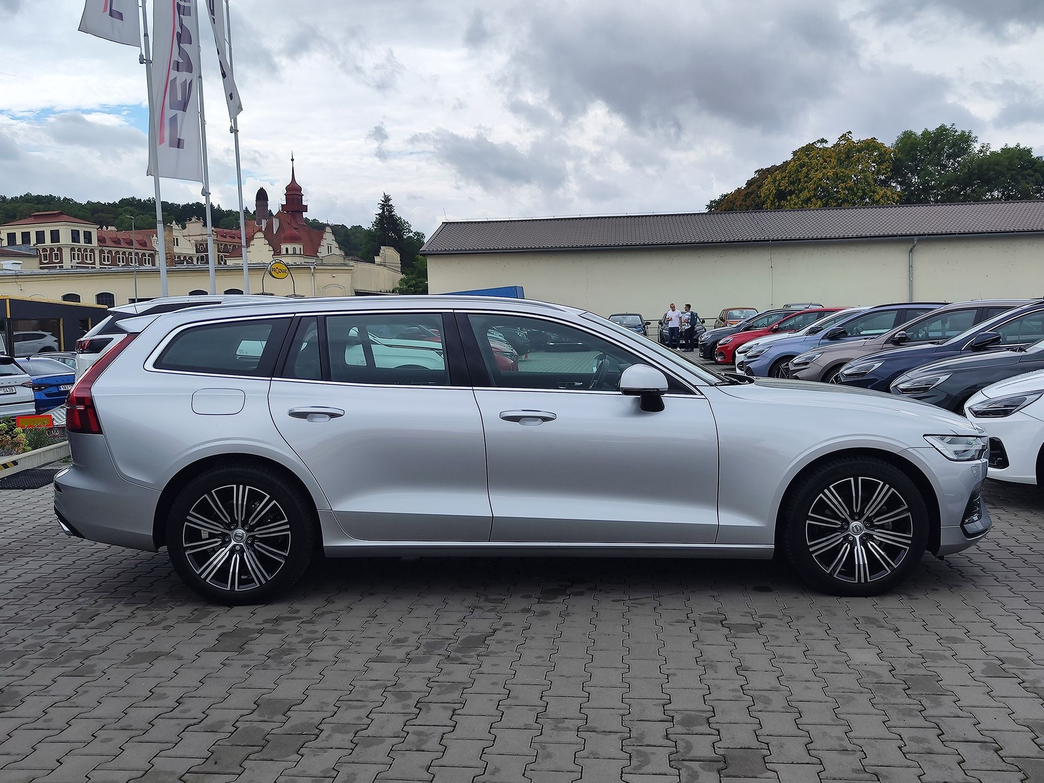 Volvo V60, B4 2.0/145kW Inscription AT - fotka 4