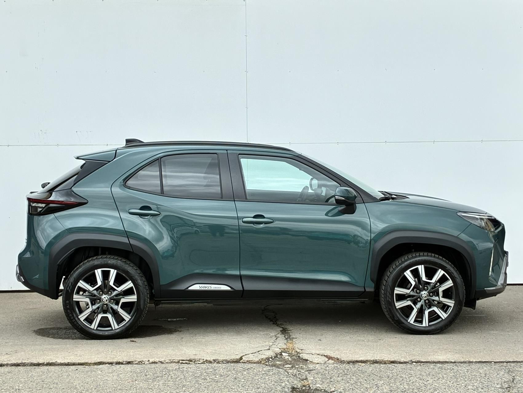 Toyota Yaris Cross, 1.5 HSD 130k e-CVT AWD Executi - fotka 3