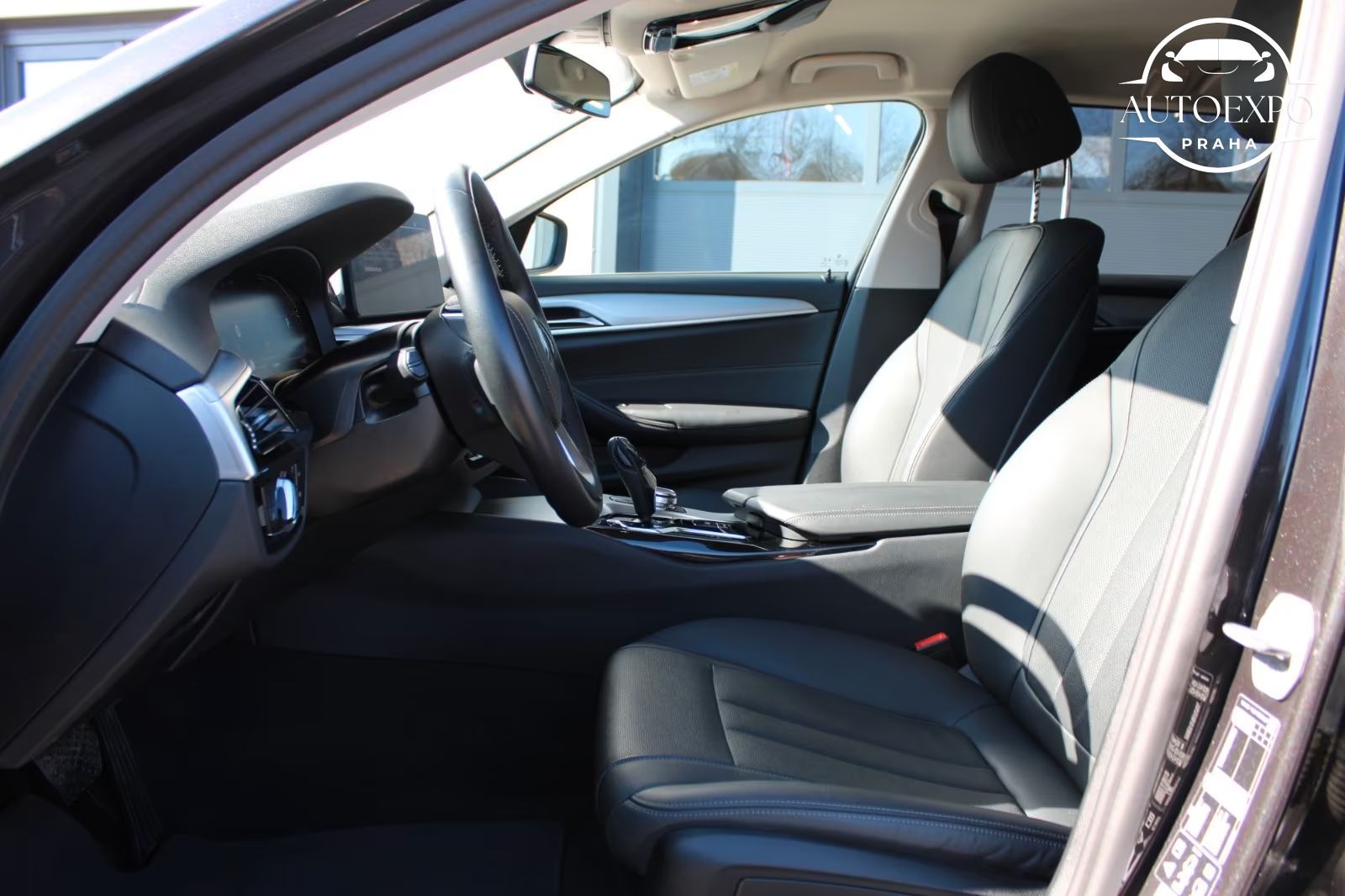 BMW Řada 5, 520d xDrive Touring*LED*TAŽNÉ - fotka 5