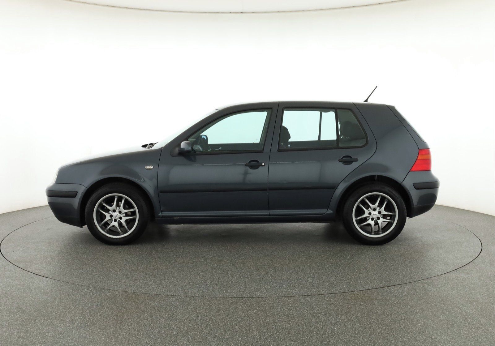 Volkswagen Golf, 1.4 16V, Klima - fotka 3