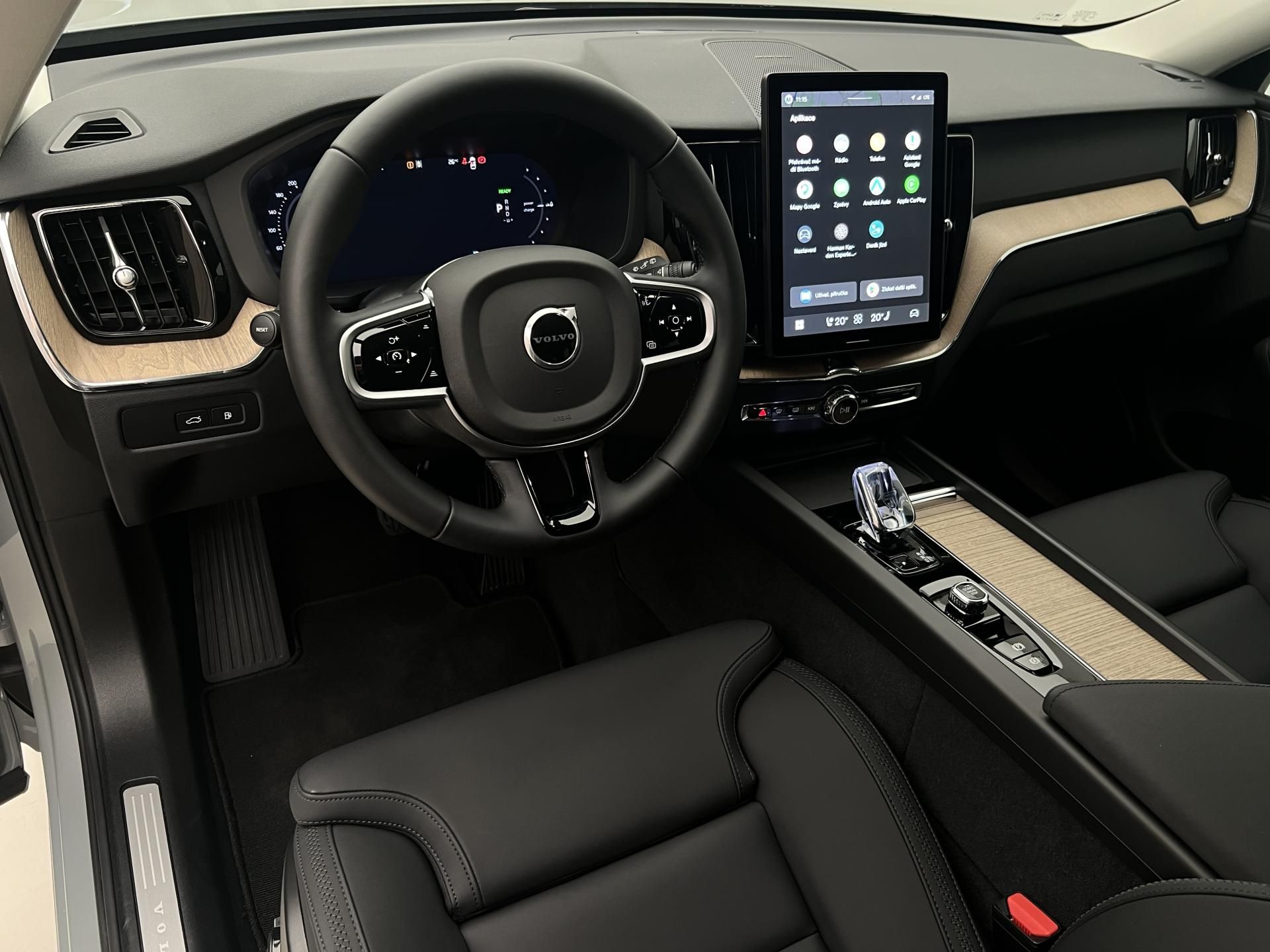 Volvo XC60, T6 AWD DARK PLUS AUT - fotka 4