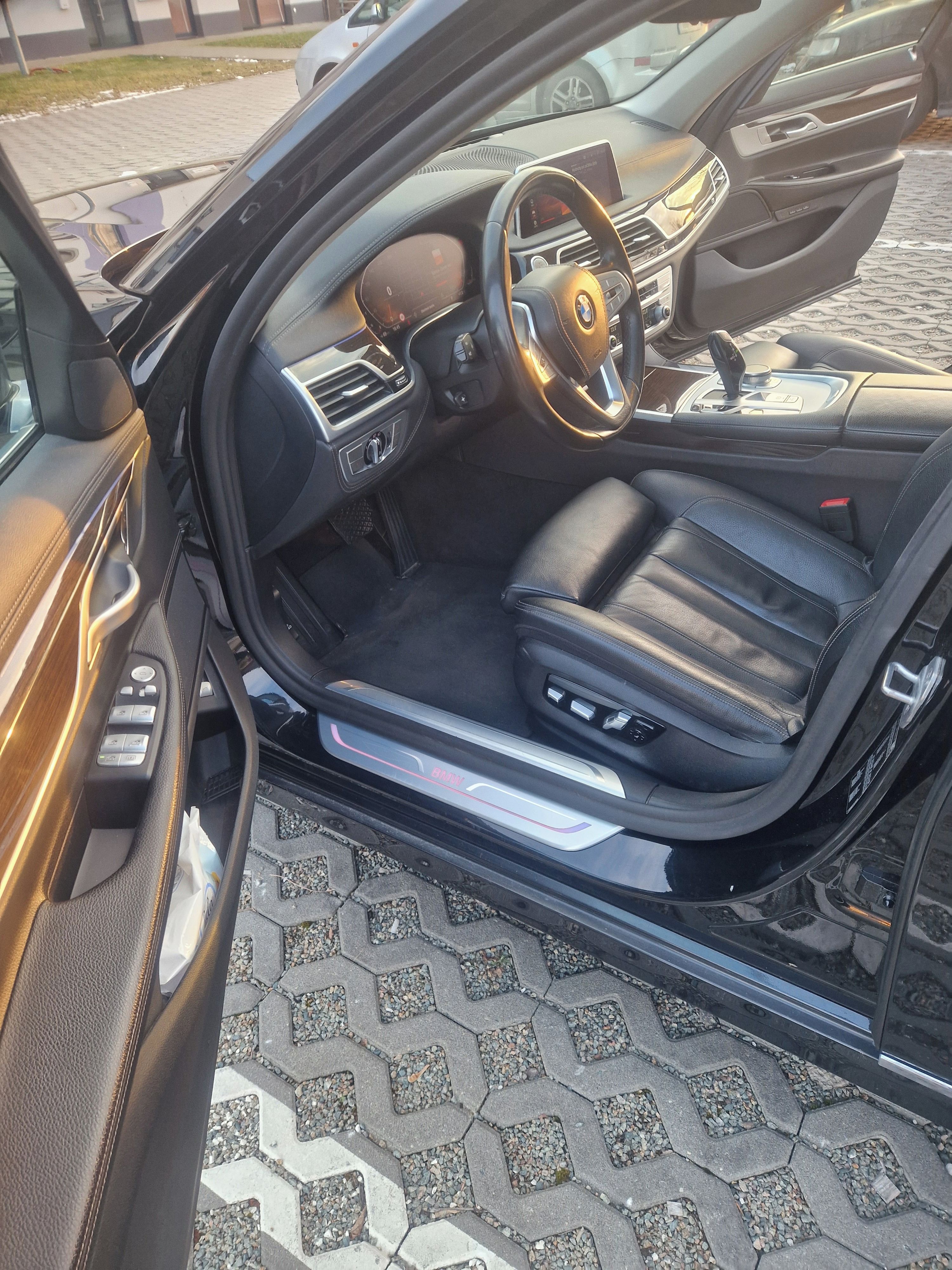 BMW Řada 7, Bmw 730Ld G12 Long facelift - fotka 6